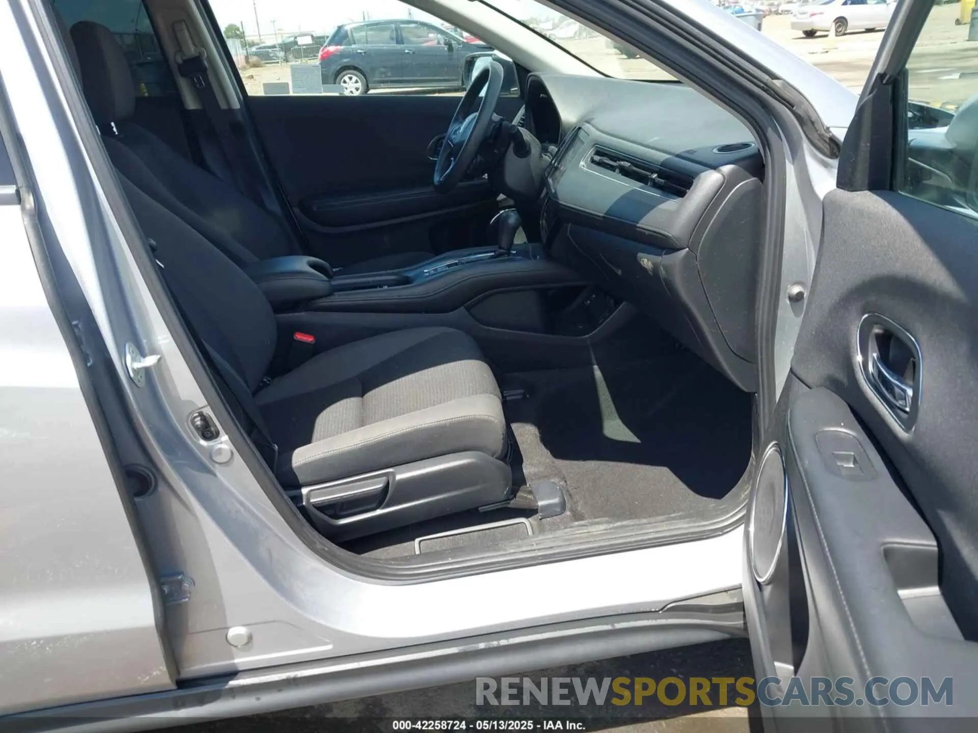 5 fotografías del automóvil dañado 3CZRU5H52NM738776 HONDA HR-V 2022