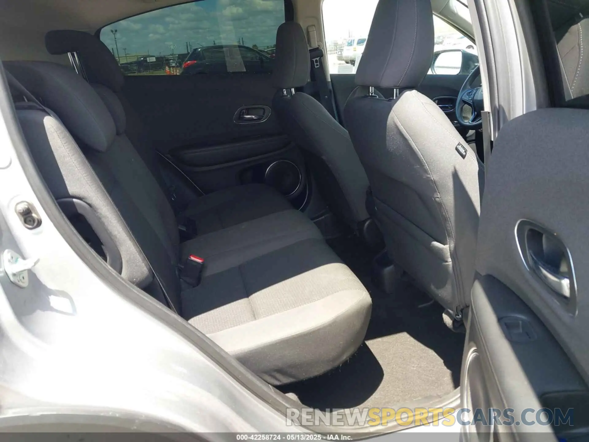 8 fotografías del automóvil dañado 3CZRU5H52NM738776 HONDA HR-V 2022