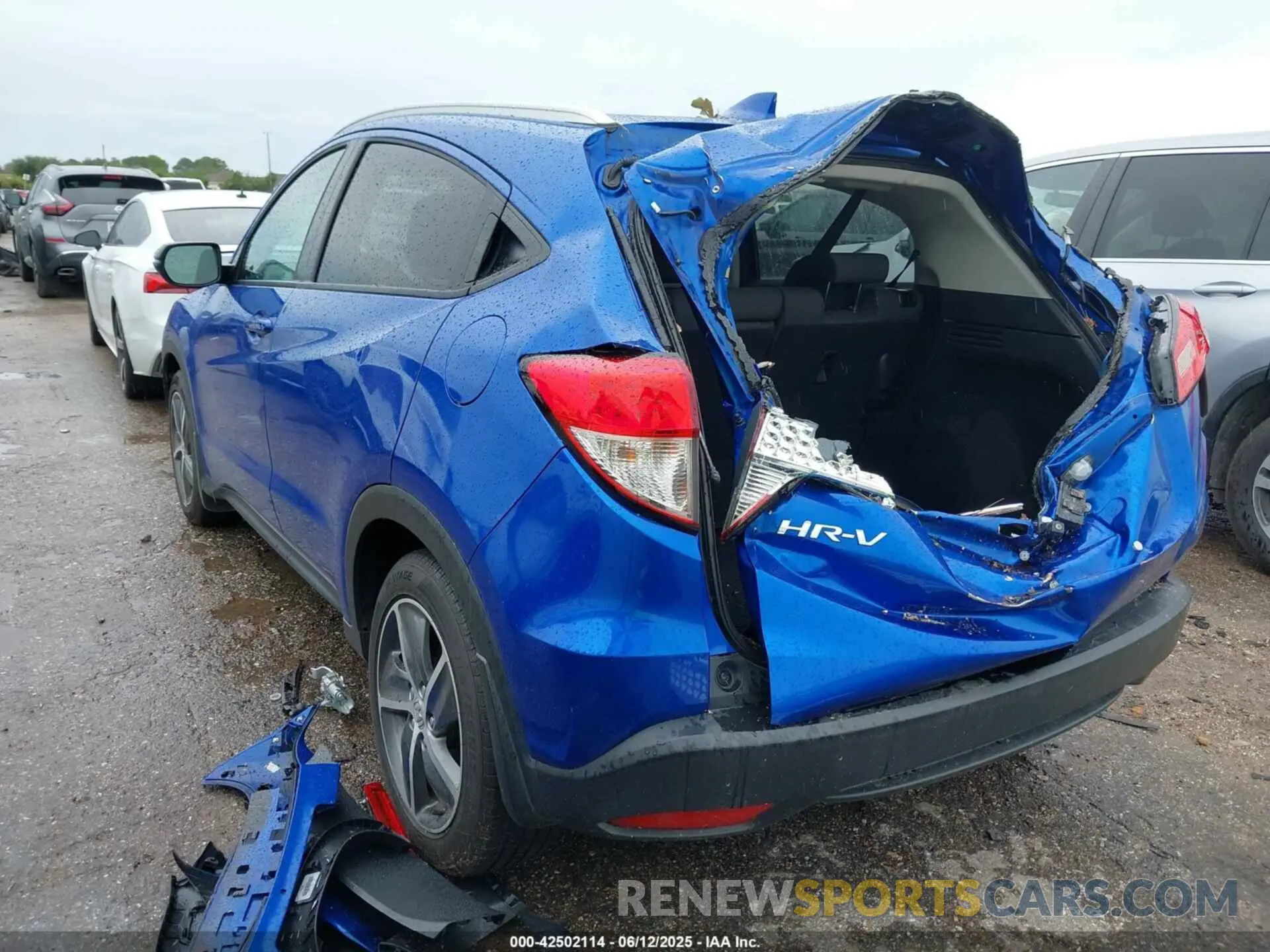 3 fotografías del automóvil dañado 3CZRU5H5XNM717965 HONDA HR-V 2022