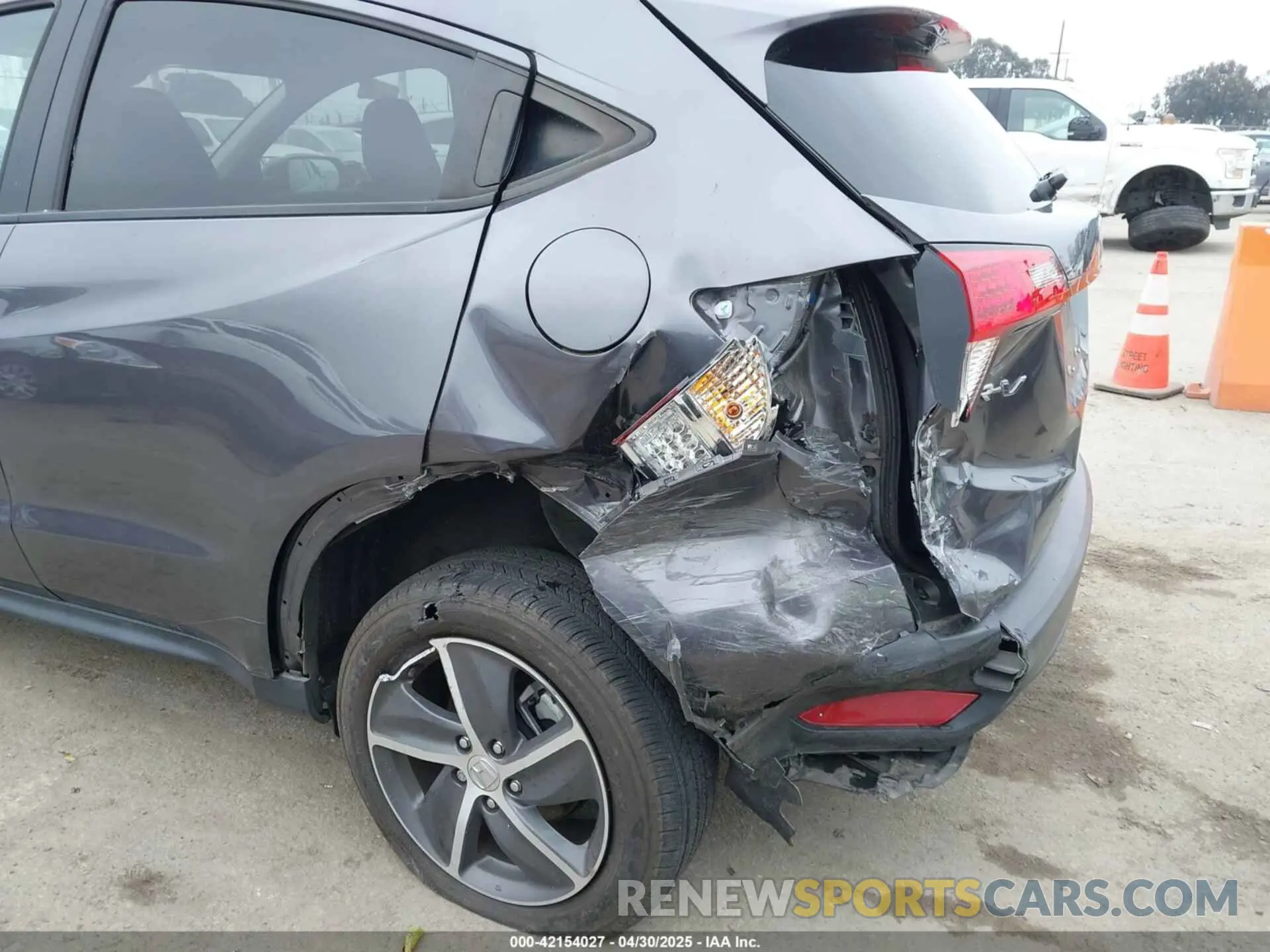 6 fotografías del automóvil dañado 3CZRU5H5XNM719960 HONDA HR-V 2022