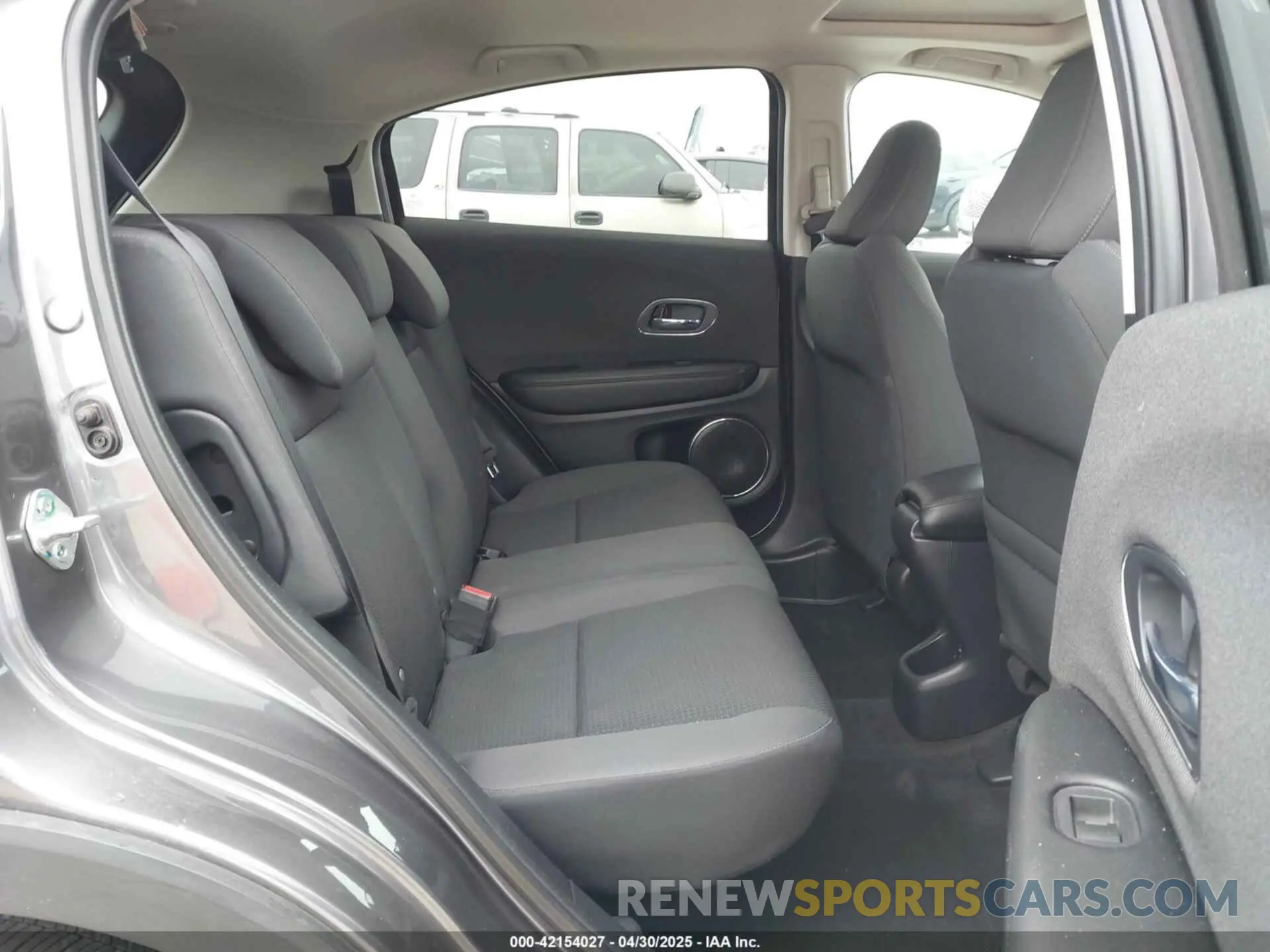 8 fotografías del automóvil dañado 3CZRU5H5XNM719960 HONDA HR-V 2022