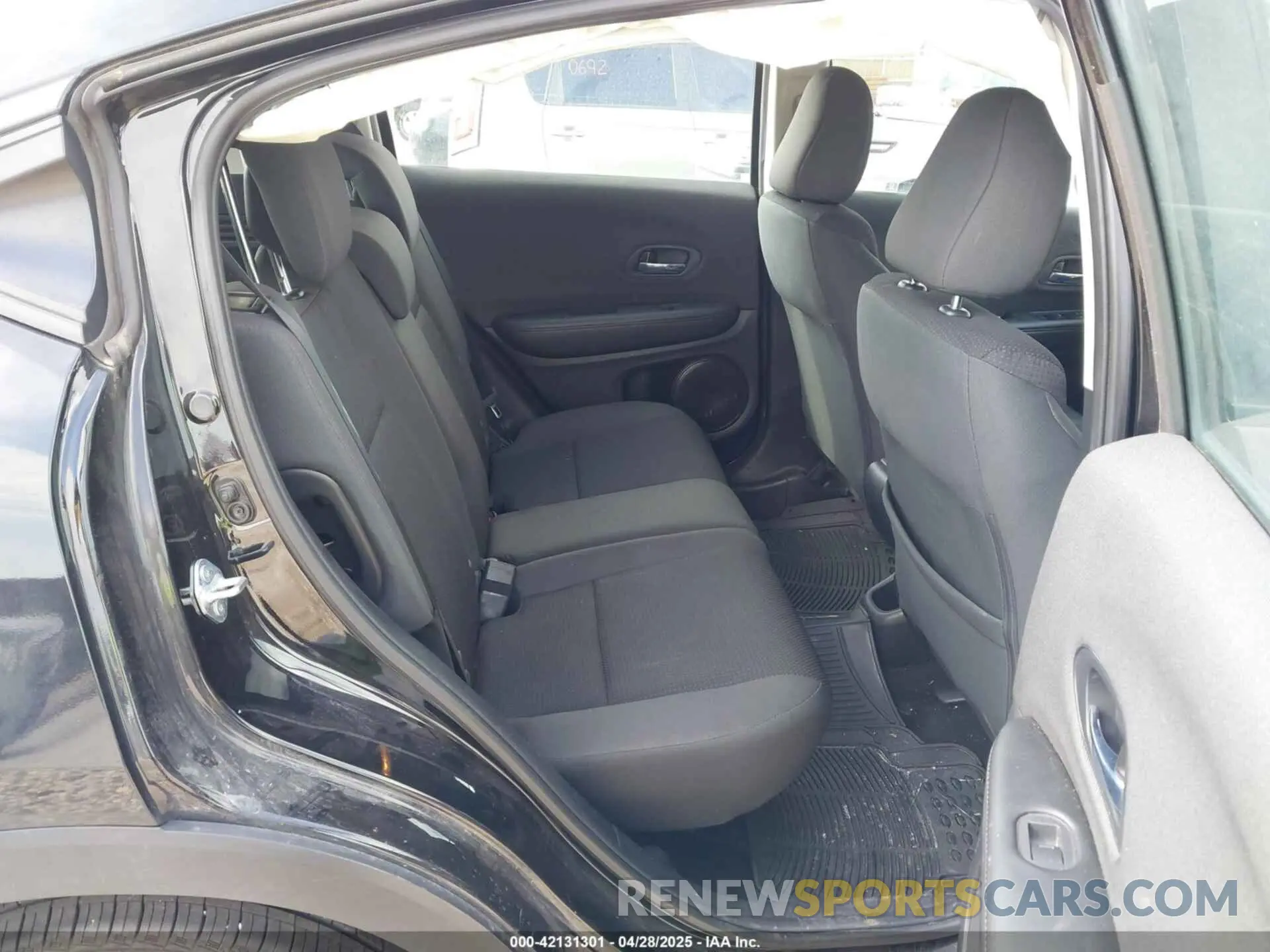 8 fotografías del automóvil dañado 3CZRU6H3XNM708767 HONDA HR-V 2022