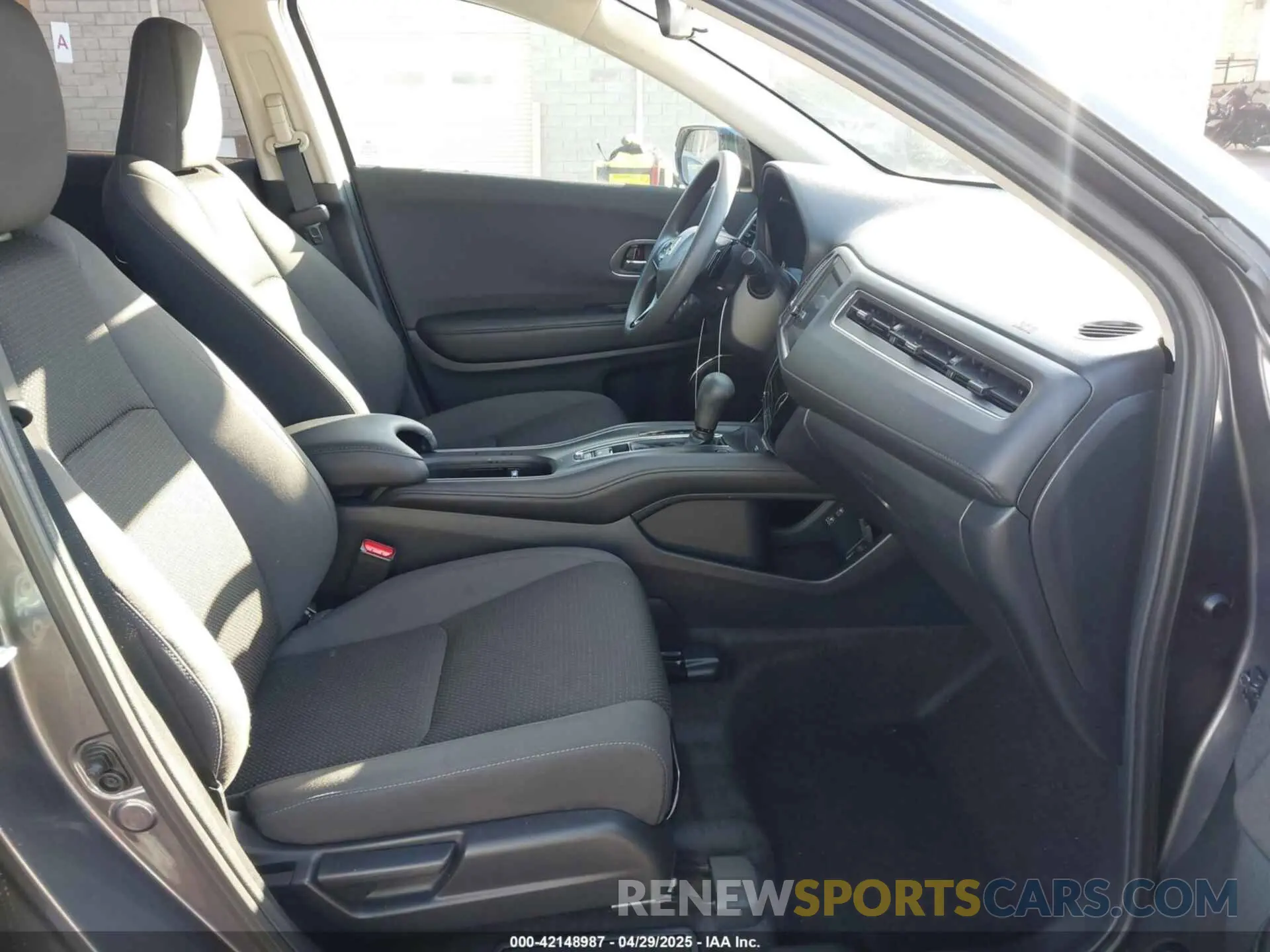 5 fotografías del automóvil dañado 3CZRU6H50NM704101 HONDA HR-V 2022