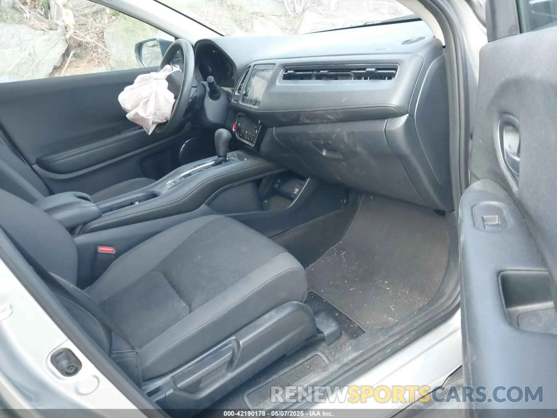 5 fotografías del automóvil dañado 3CZRU6H52NM758502 HONDA HR-V 2022