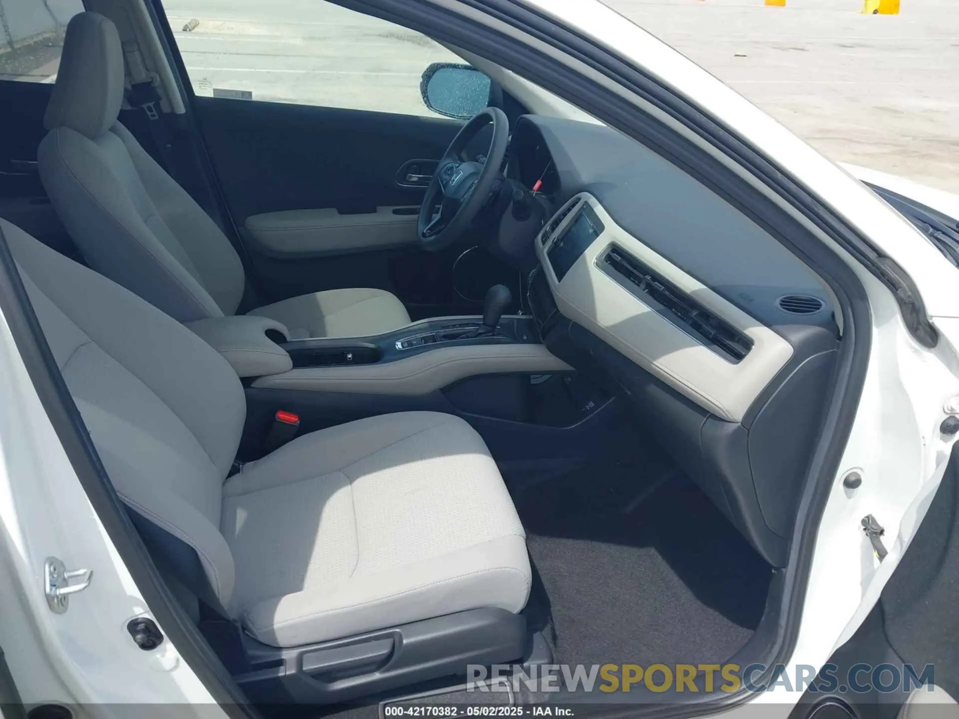 5 fotografías del automóvil dañado 3CZRU6H57NM741839 HONDA HR-V 2022