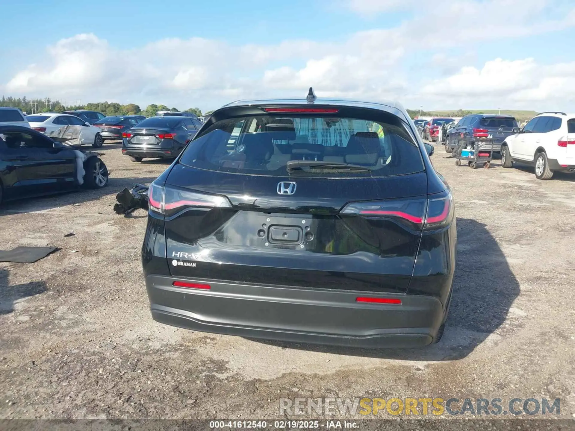 17 fotografías del automóvil dañado 3CZRZ1H39PM728693 HONDA HR-V 2023