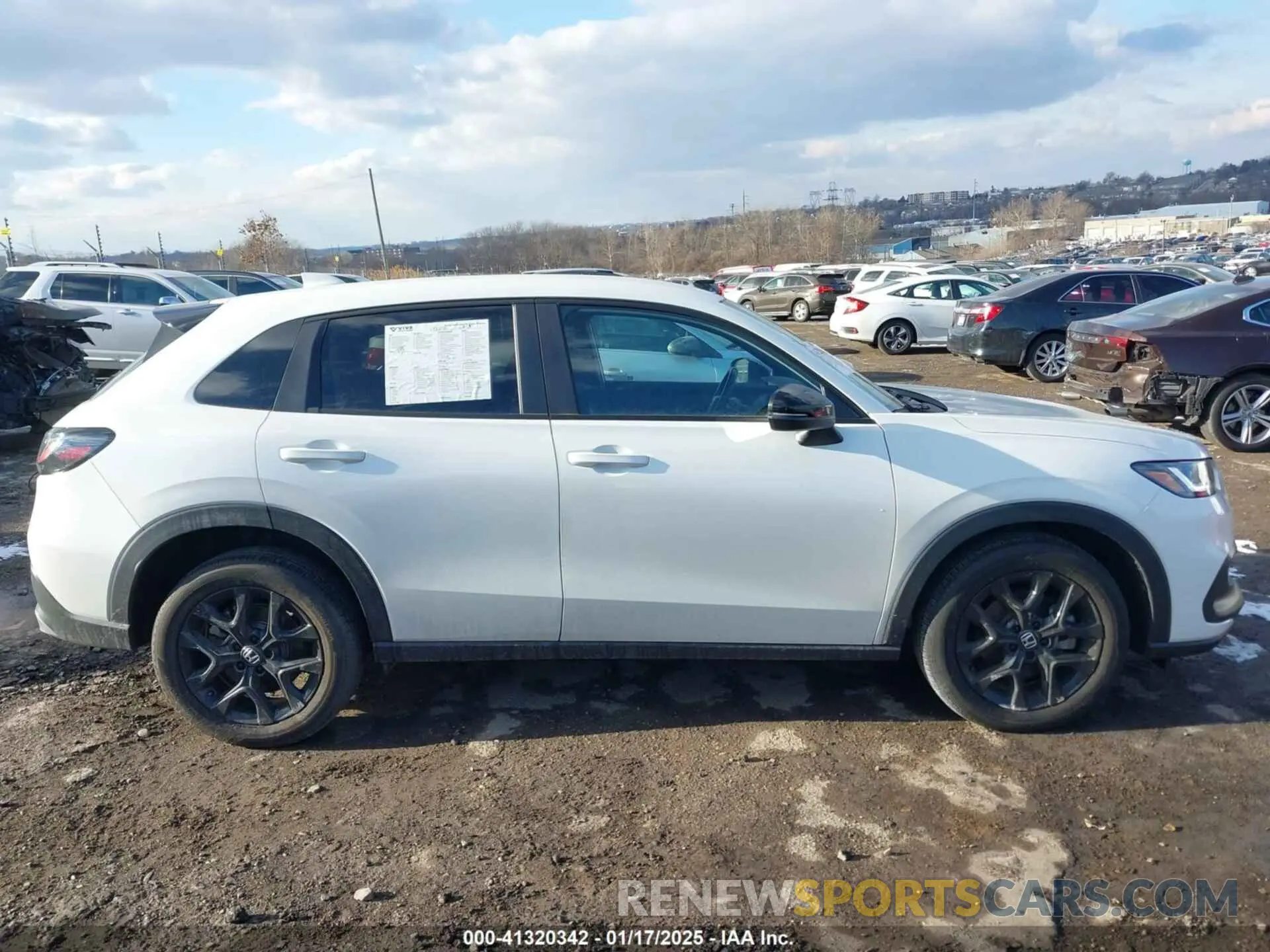 13 fotografías del automóvil dañado 3CZRZ2H56PM714015 HONDA HR-V 2023