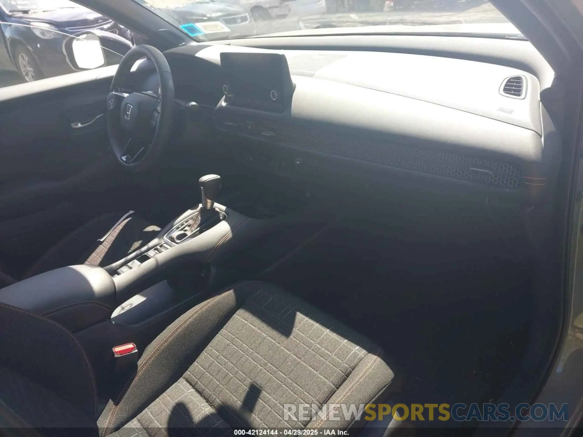 5 fotografías del automóvil dañado 3CZRZ2H50RM765321 HONDA HR-V 2024