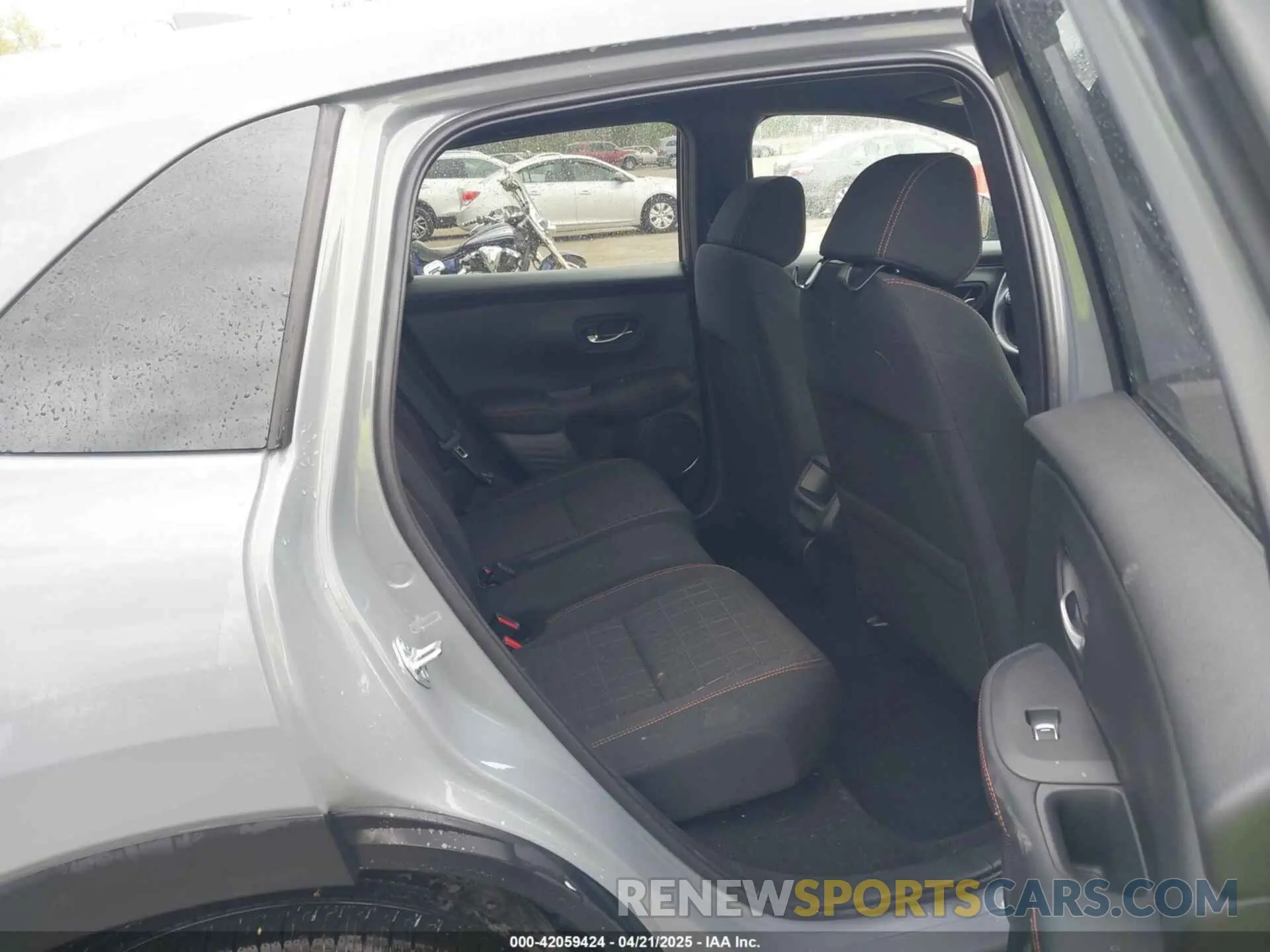 8 fotografías del automóvil dañado 3CZRZ2H52RM761643 HONDA HR-V 2024