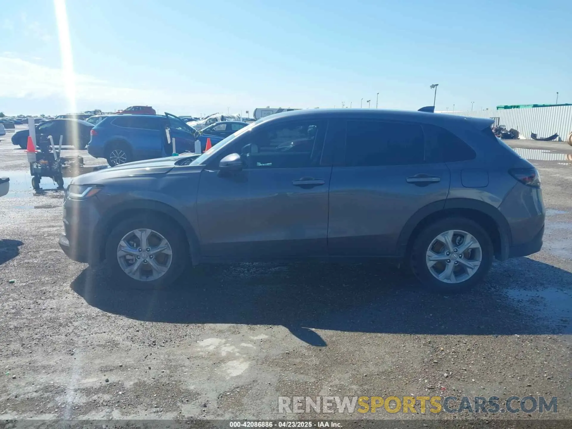 14 fotografías del automóvil dañado 3CZRZ1H34SM700003 HONDA HR-V 2025