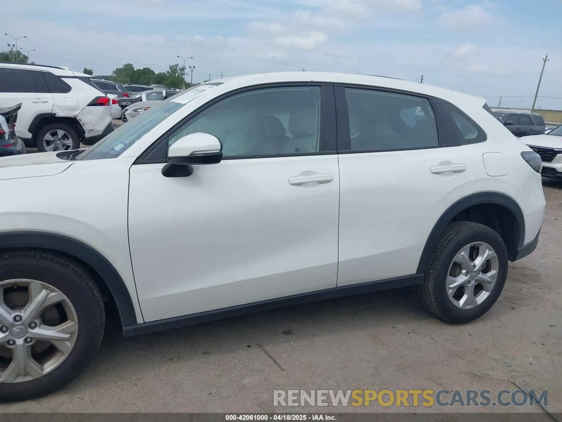 13 fotografías del automóvil dañado 3CZRZ1H35SM726173 HONDA HR-V 2025