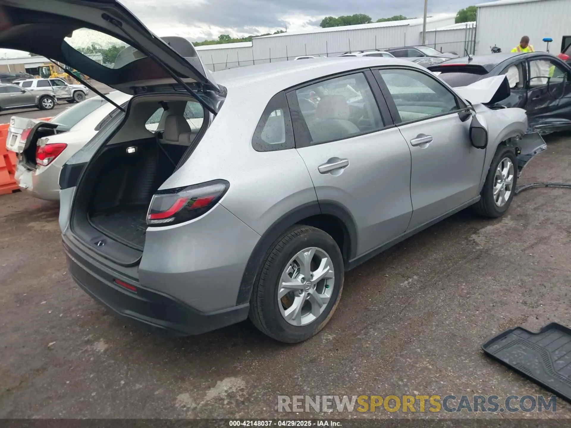 4 fotografías del automóvil dañado 3CZRZ1H36SM750725 HONDA HR-V 2025