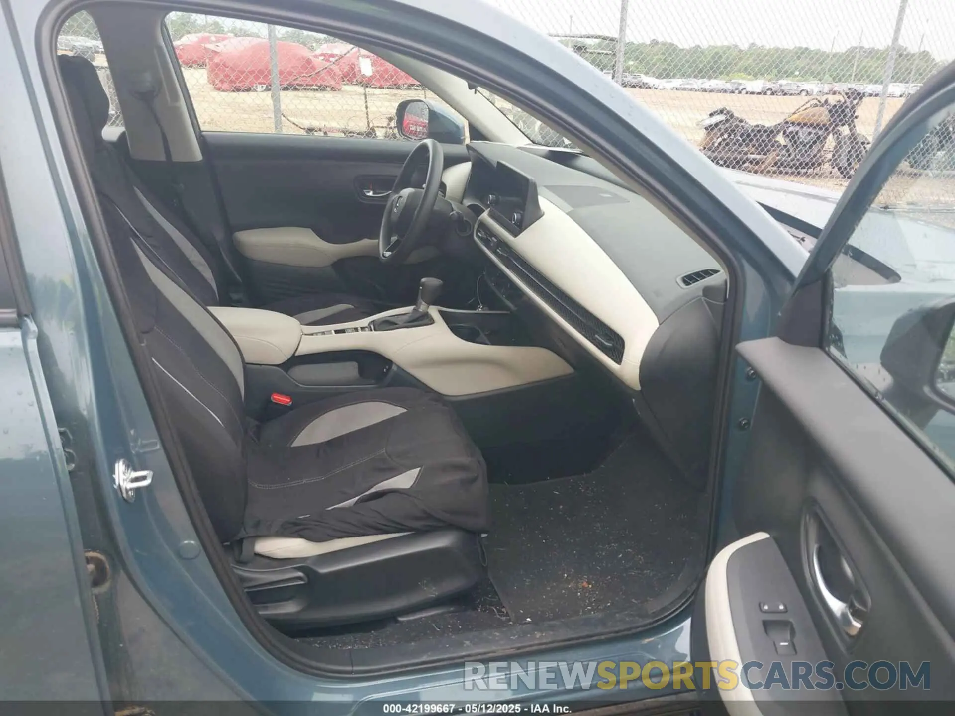 5 fotografías del automóvil dañado 3CZRZ1H38SM729360 HONDA HR-V 2025