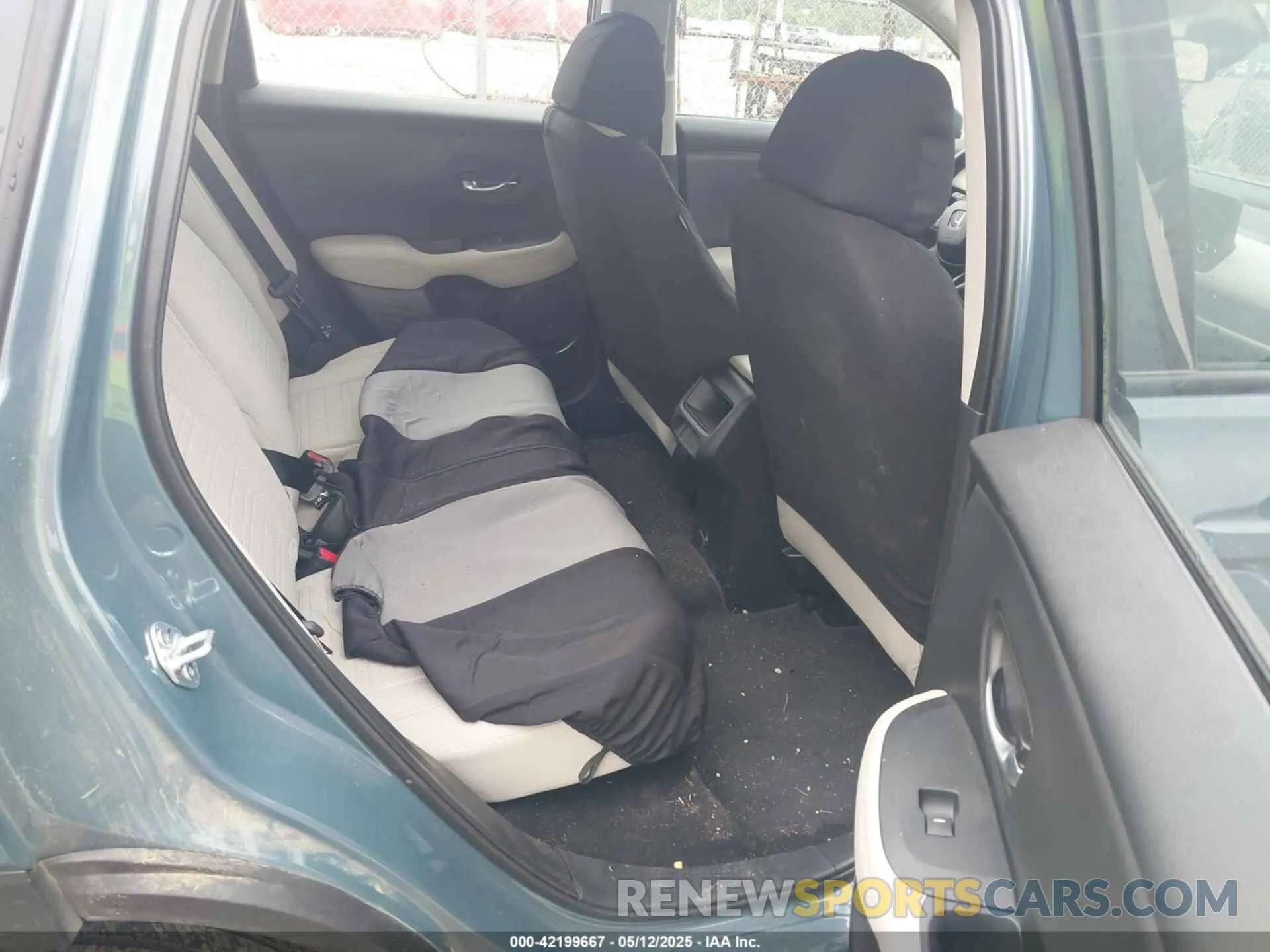 8 fotografías del automóvil dañado 3CZRZ1H38SM729360 HONDA HR-V 2025