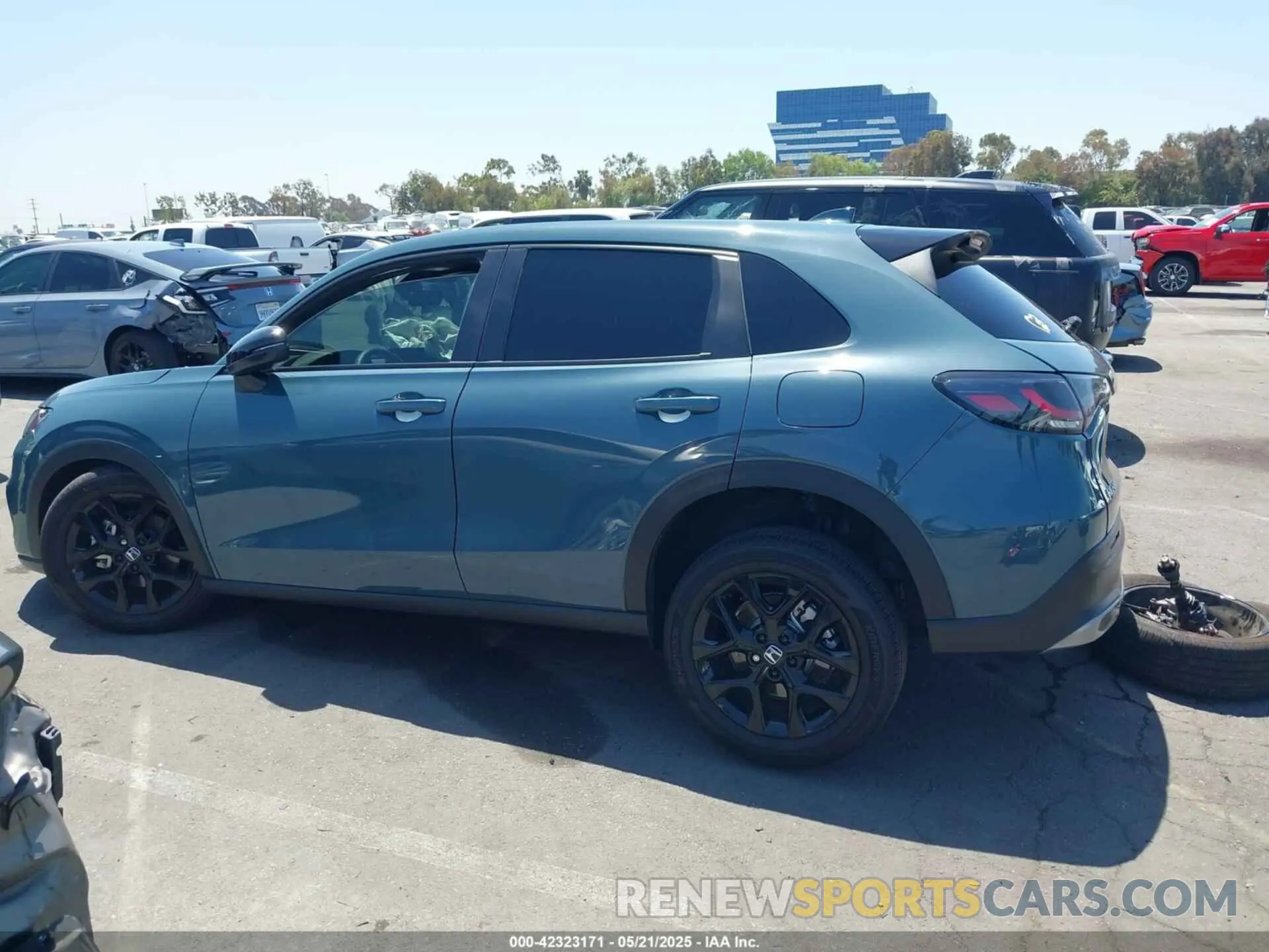 13 fotografías del automóvil dañado 3CZRZ1H50SM700162 HONDA HR-V 2025
