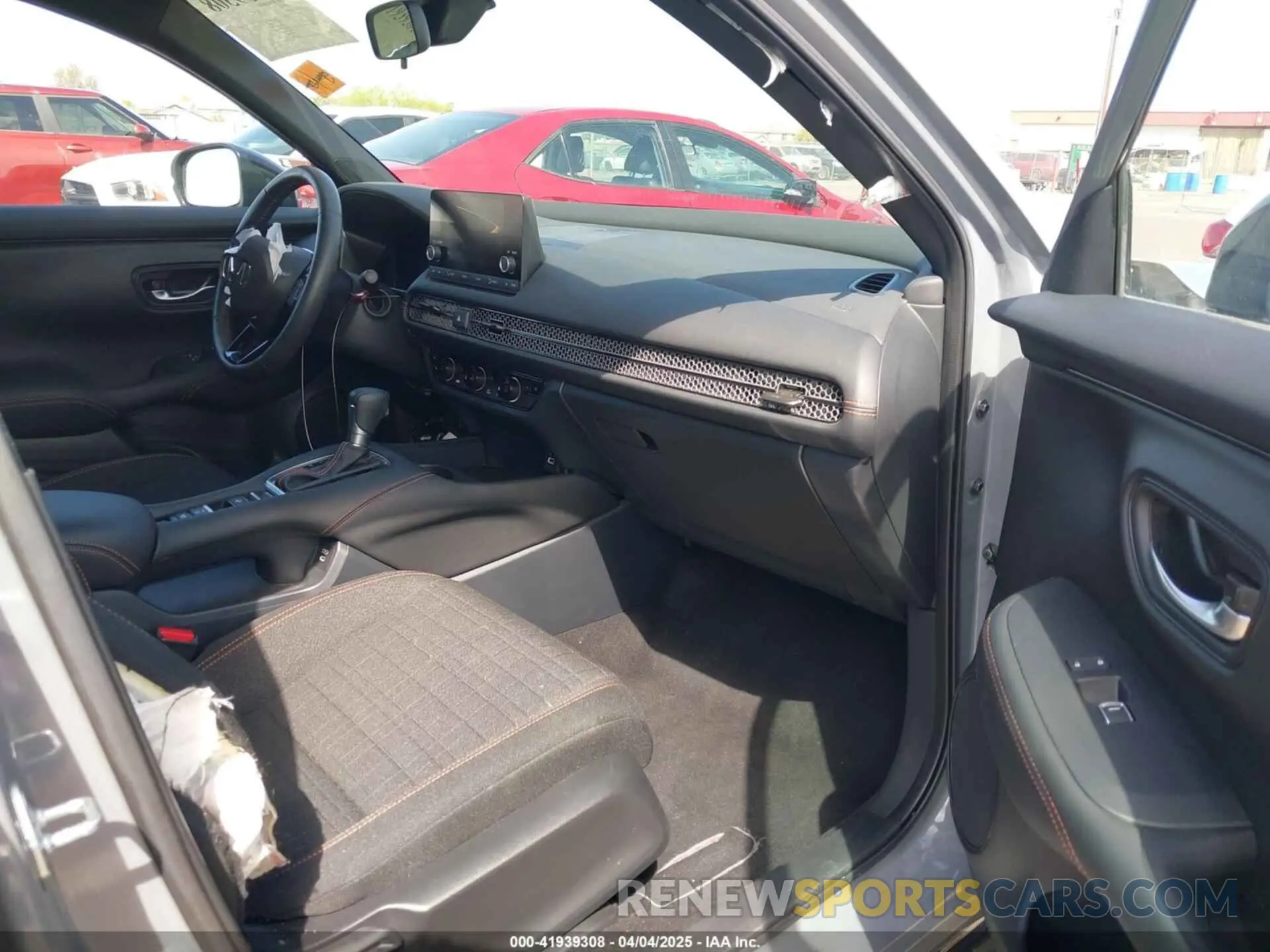 5 fotografías del automóvil dañado 3CZRZ1H50SM703191 HONDA HR-V 2025