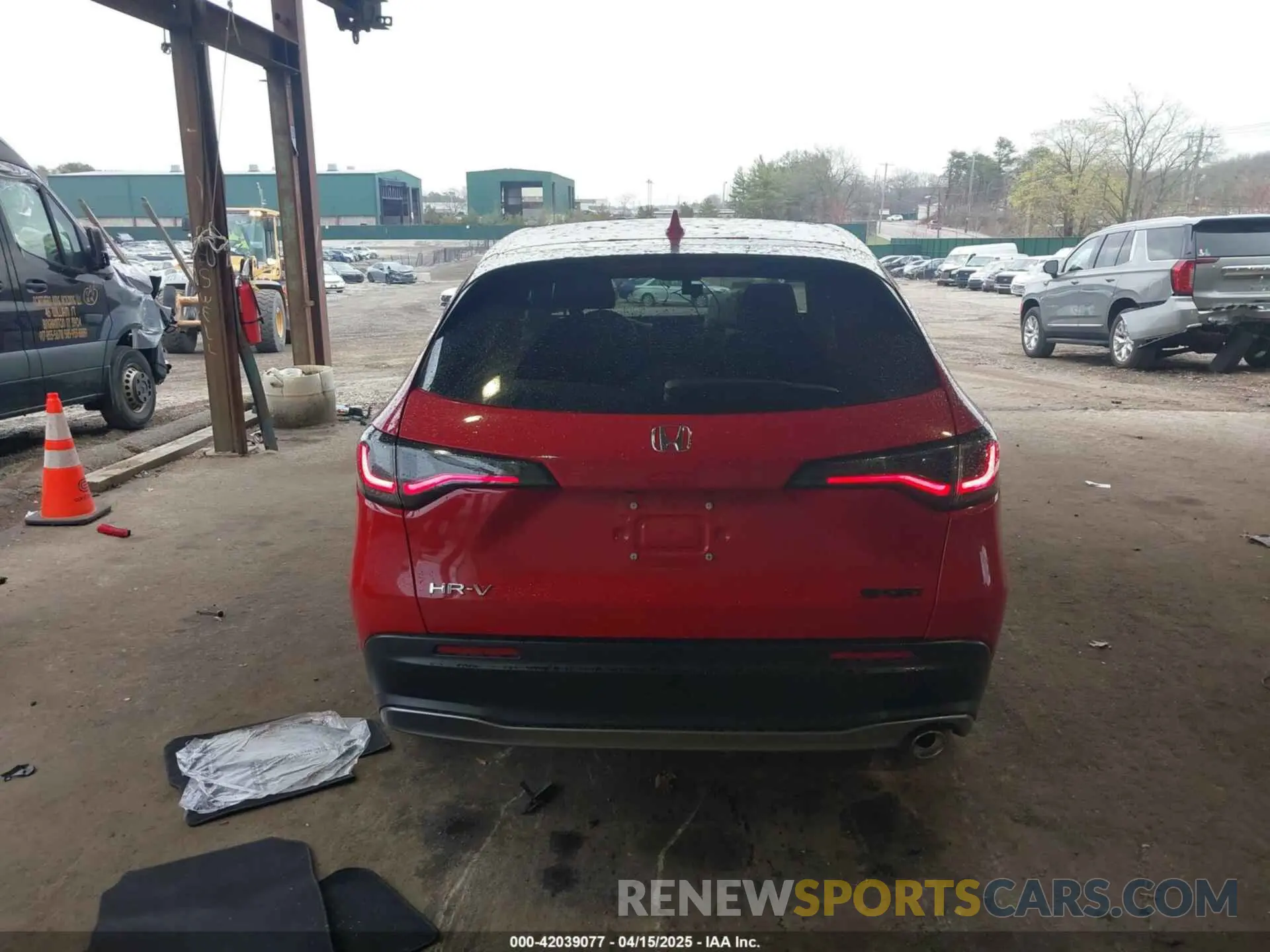 16 fotografías del automóvil dañado 3CZRZ1H50SM723392 HONDA HR-V 2025