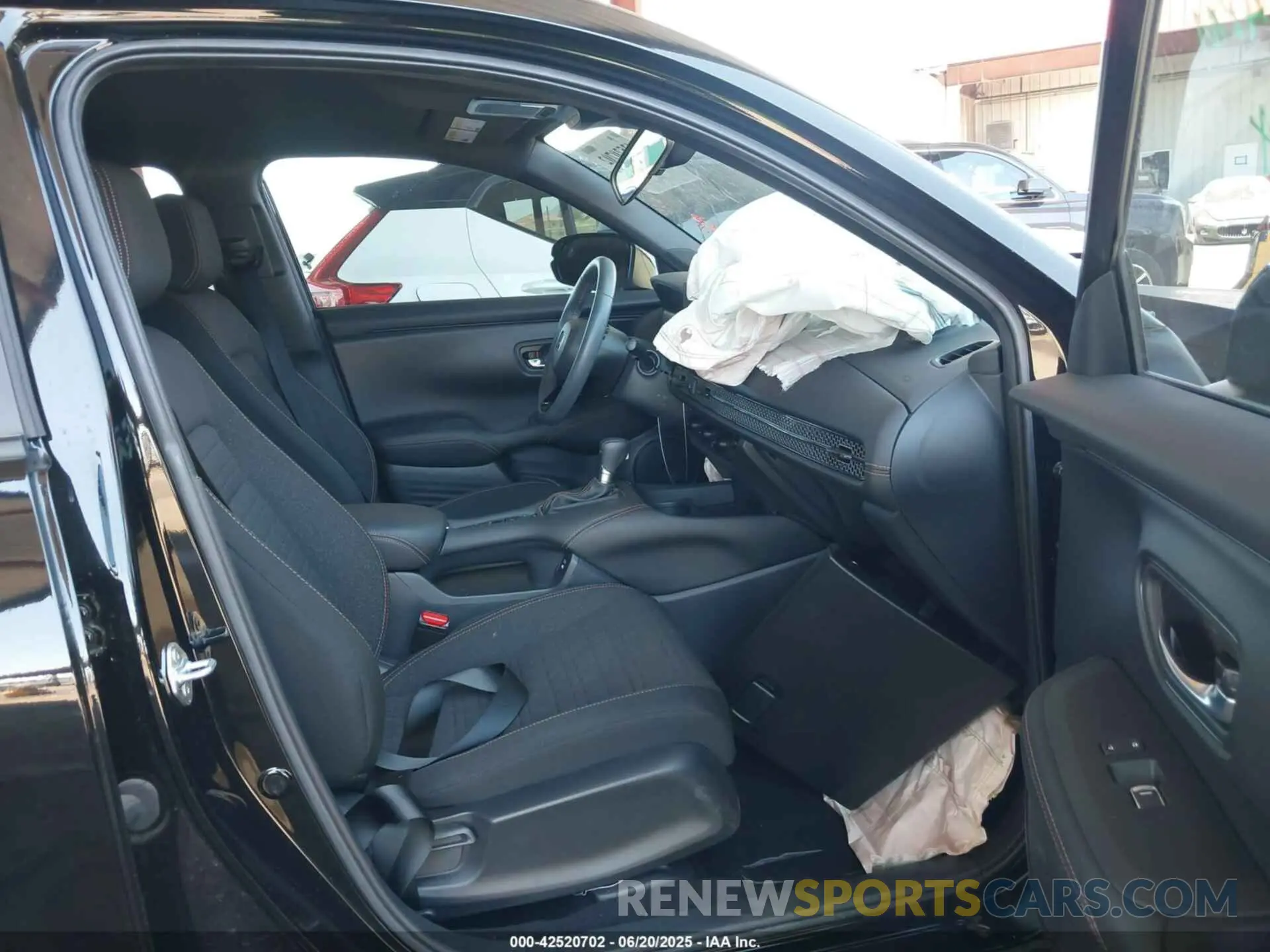 5 fotografías del automóvil dañado 3CZRZ1H51SM706195 HONDA HR-V 2025