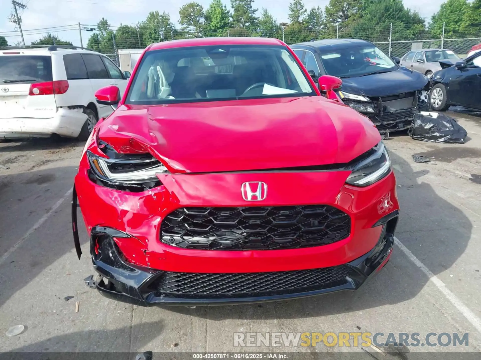 12 fotografías del automóvil dañado 3CZRZ1H70SM709560 HONDA HR-V 2025