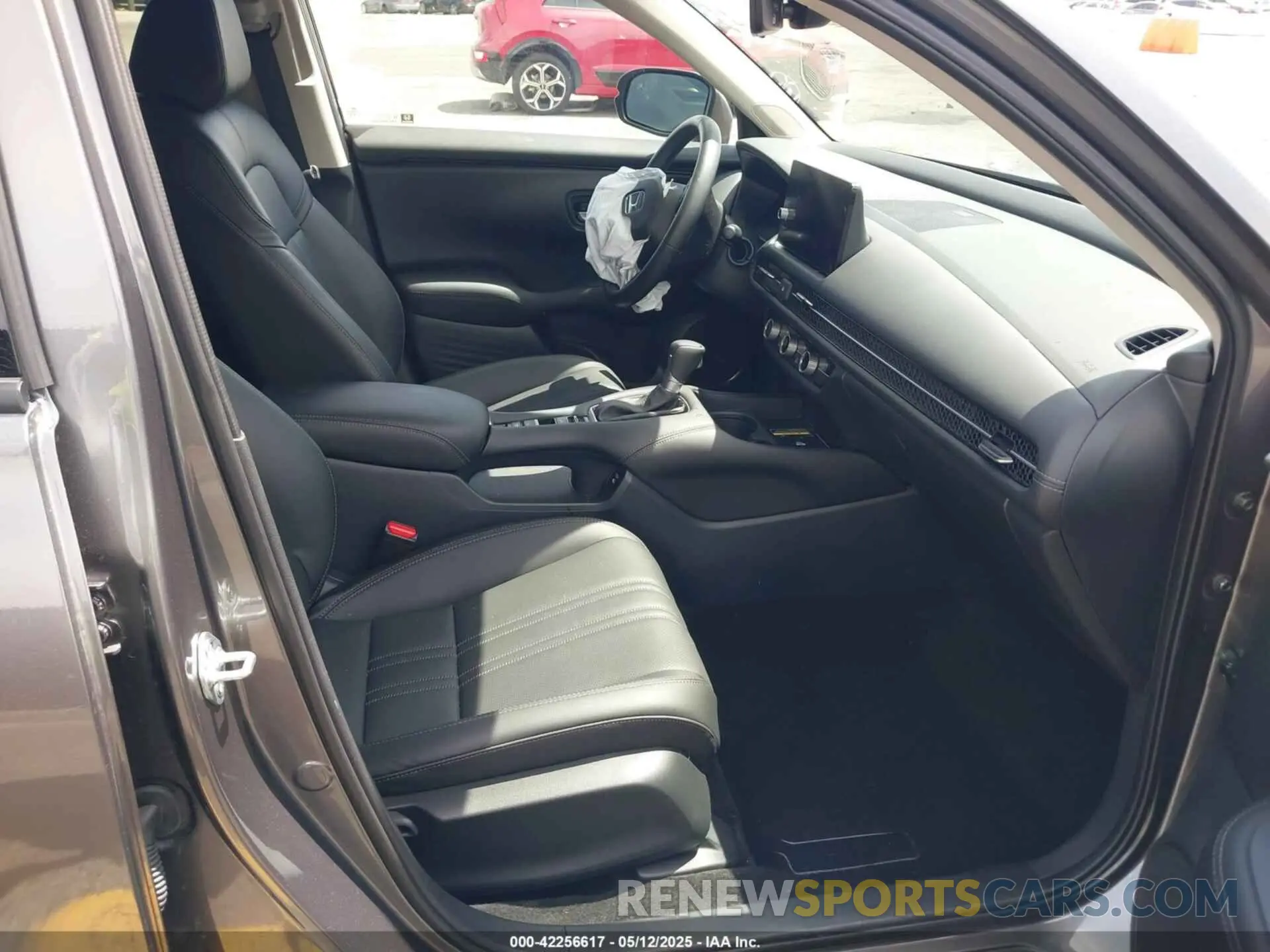 5 fotografías del automóvil dañado 3CZRZ1H72SM742480 HONDA HR-V 2025