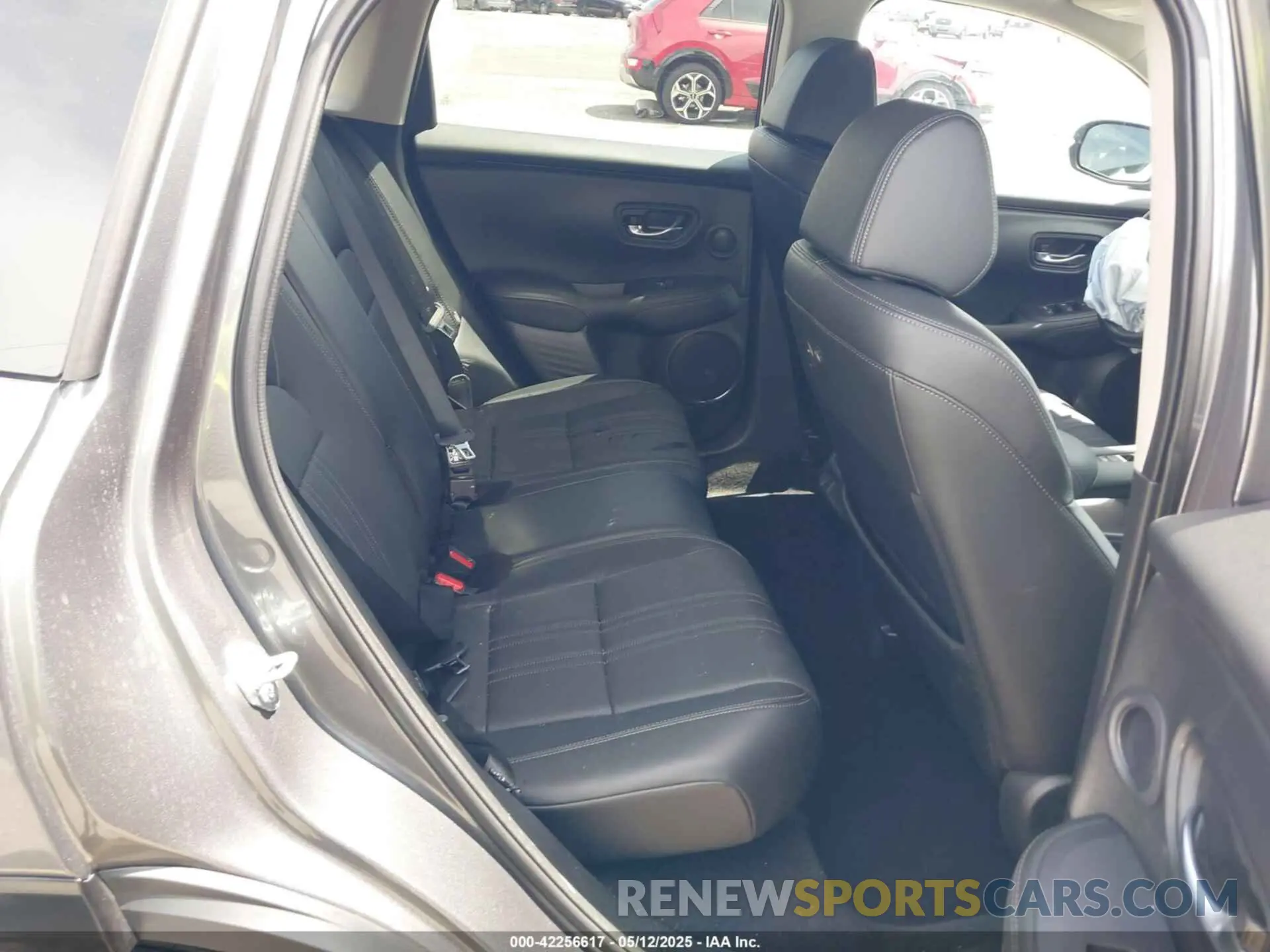 8 fotografías del automóvil dañado 3CZRZ1H72SM742480 HONDA HR-V 2025