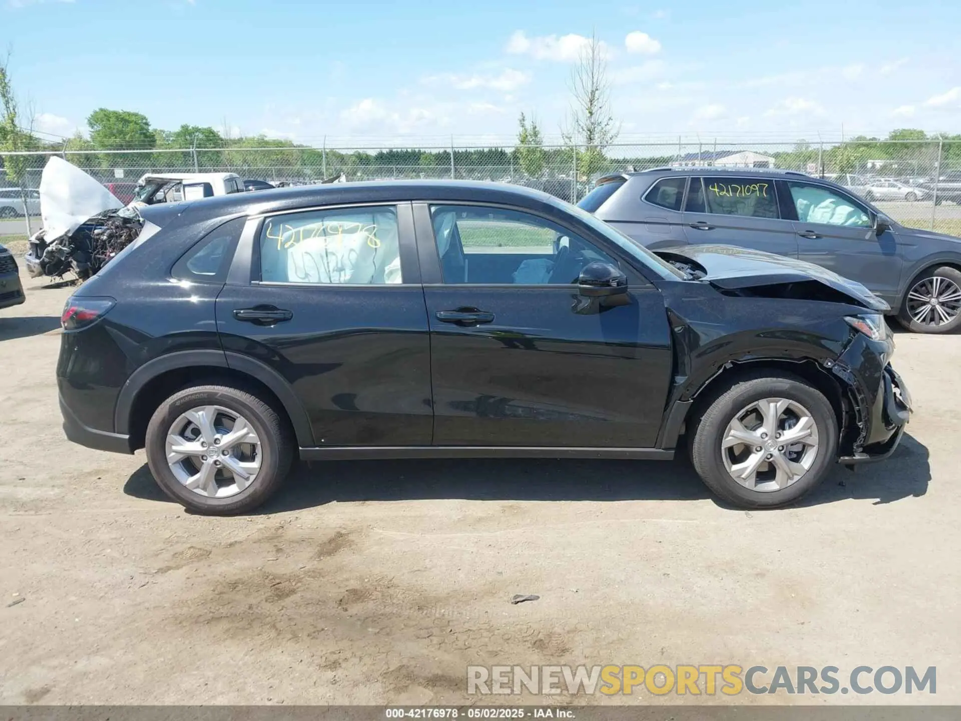 14 fotografías del automóvil dañado 3CZRZ2H32SM770069 HONDA HR-V 2025