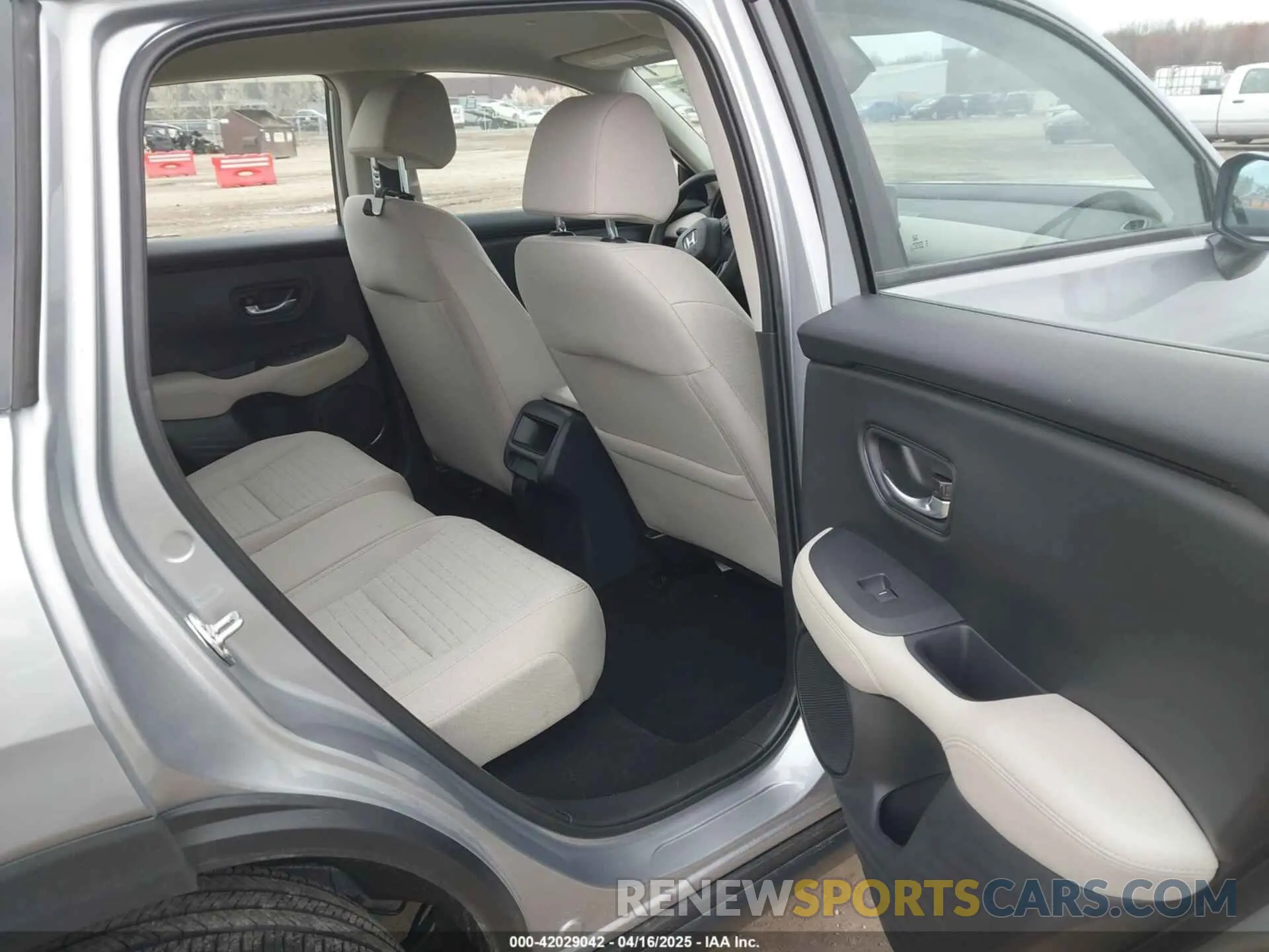 8 fotografías del automóvil dañado 3CZRZ2H36SM732358 HONDA HR-V 2025
