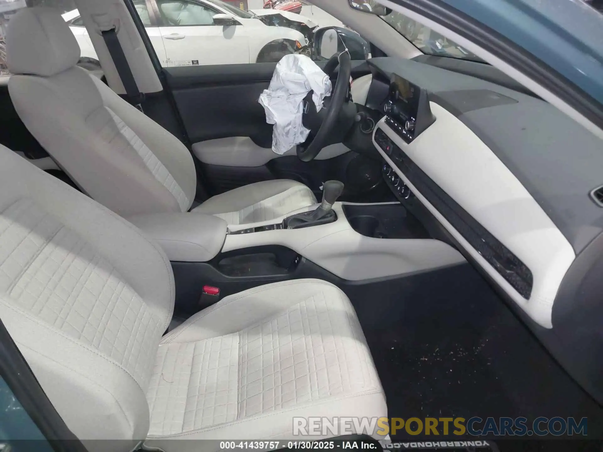 5 fotografías del automóvil dañado 3CZRZ2H38SM727503 HONDA HR-V 2025