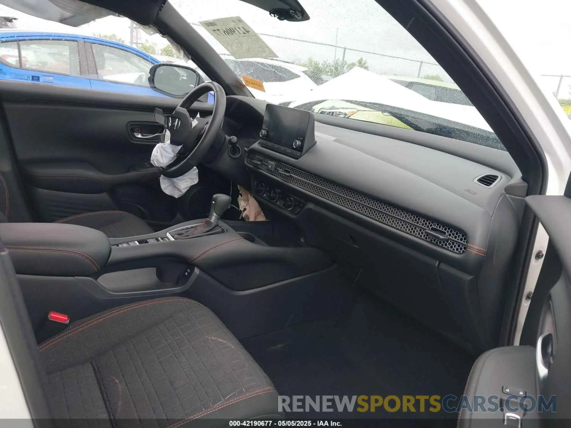 5 fotografías del automóvil dañado 3CZRZ2H51SM705554 HONDA HR-V 2025