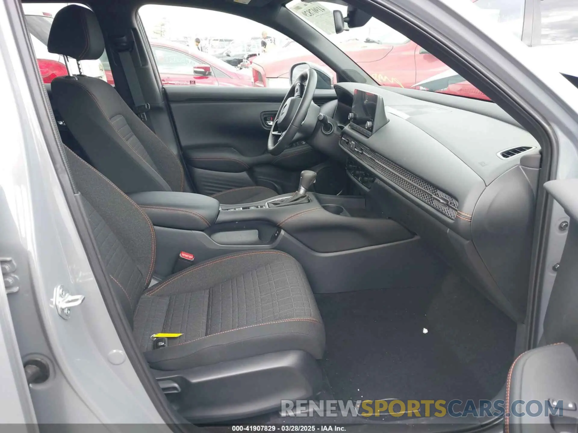 5 fotografías del automóvil dañado 3CZRZ2H55SM703046 HONDA HR-V 2025