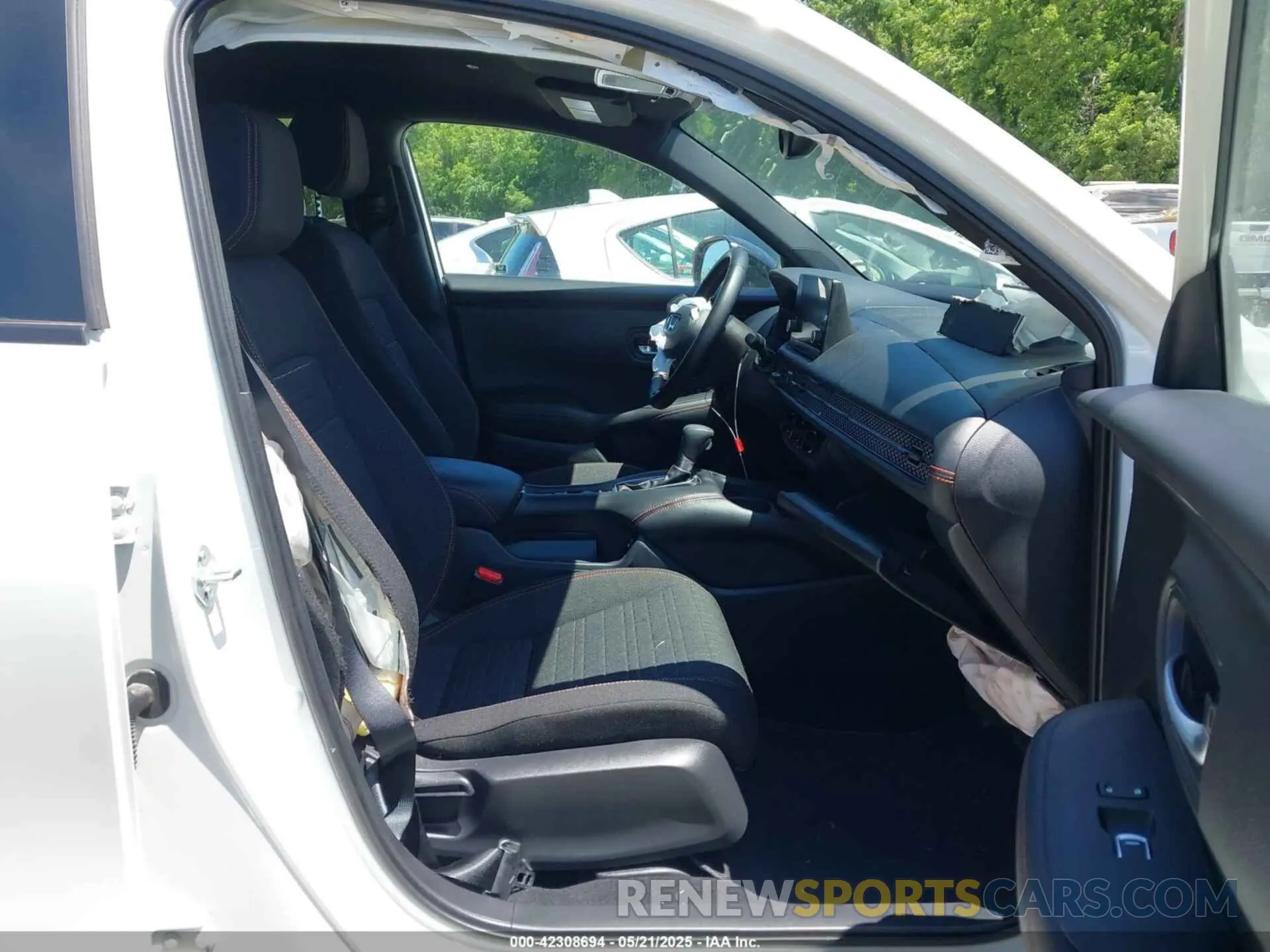 5 fotografías del automóvil dañado 3CZRZ2H55SM735947 HONDA HR-V 2025