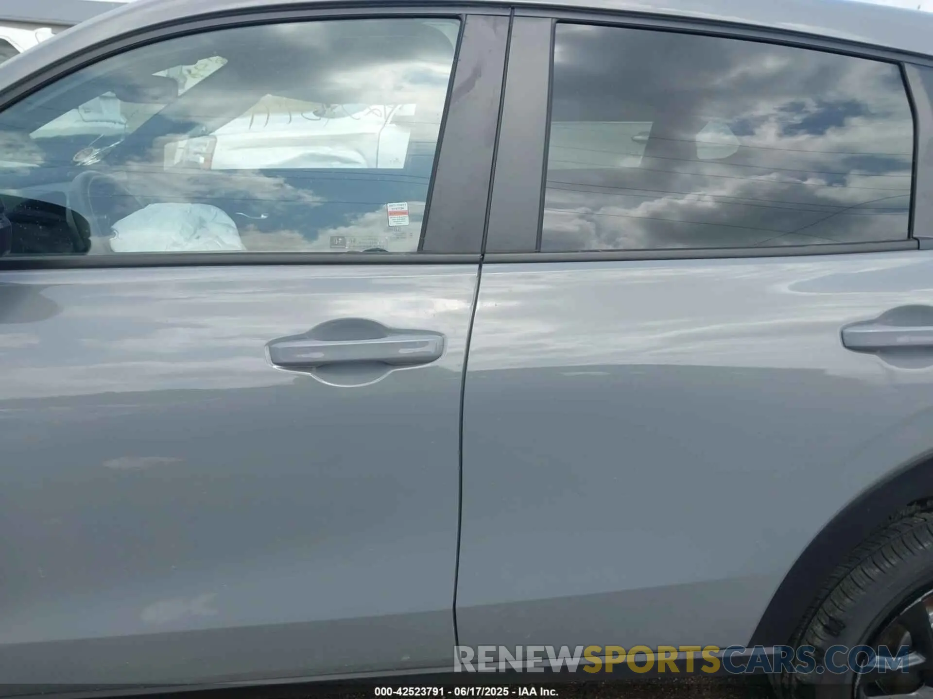 15 fotografías del automóvil dañado 3CZRZ2H58SM719175 HONDA HR-V 2025