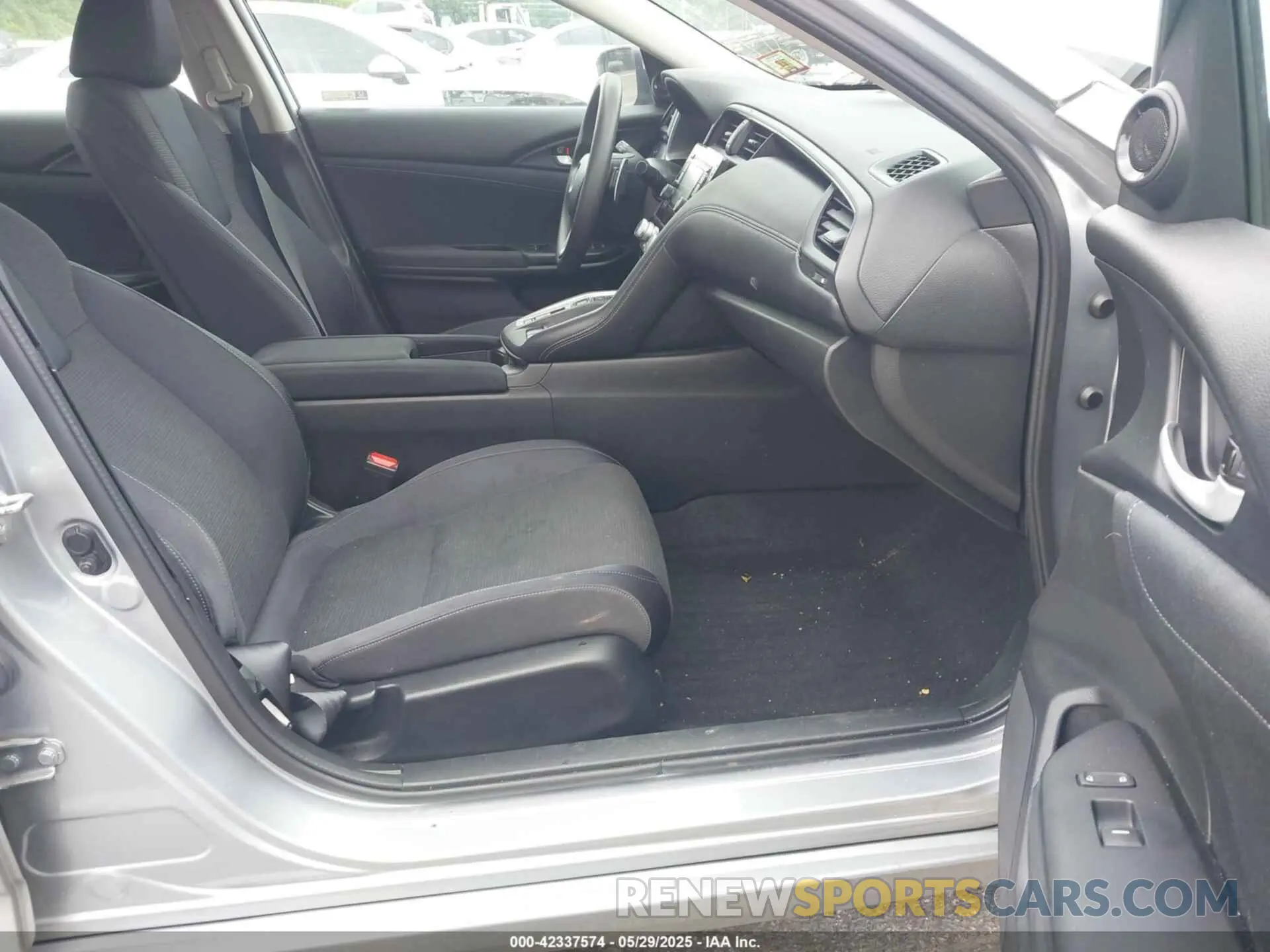 5 fotografías del automóvil dañado 19XZE4F14KE009861 HONDA INSIGHT 2019