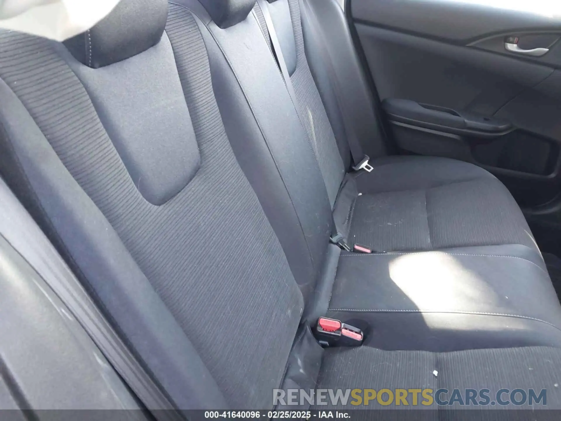 8 fotografías del automóvil dañado 19XZE4F14KE013196 HONDA INSIGHT 2019