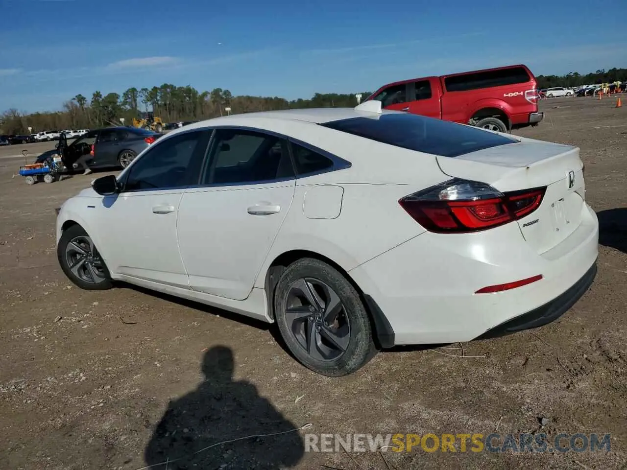 2 fotografías del automóvil dañado 19XZE4F18KE004744 HONDA INSIGHT 2019