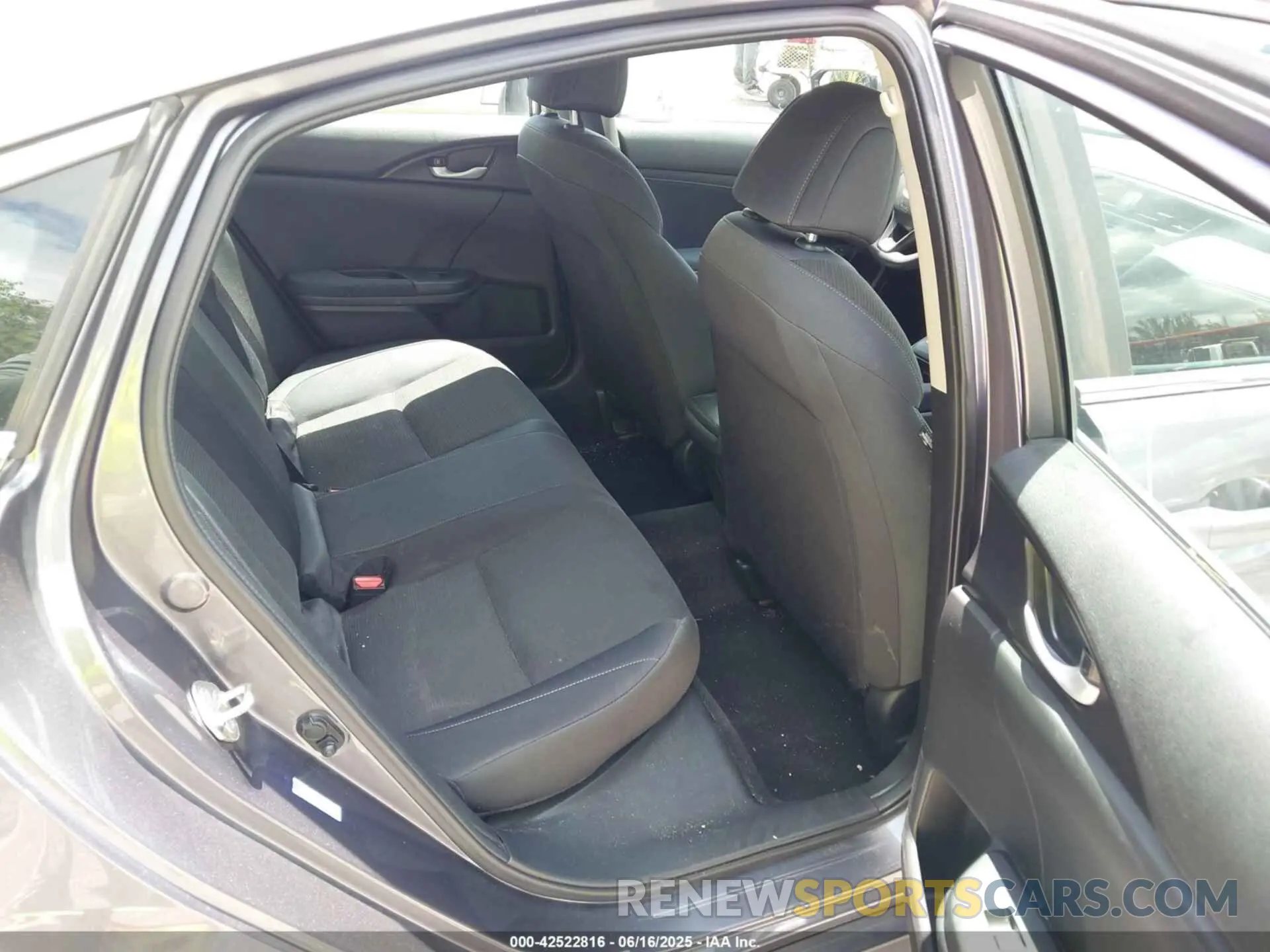 8 fotografías del automóvil dañado 19XZE4F18KE011810 HONDA INSIGHT 2019