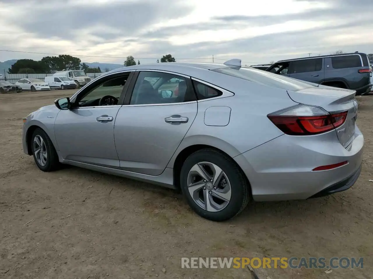 2 fotografías del automóvil dañado 19XZE4F55KE033797 HONDA INSIGHT 2019