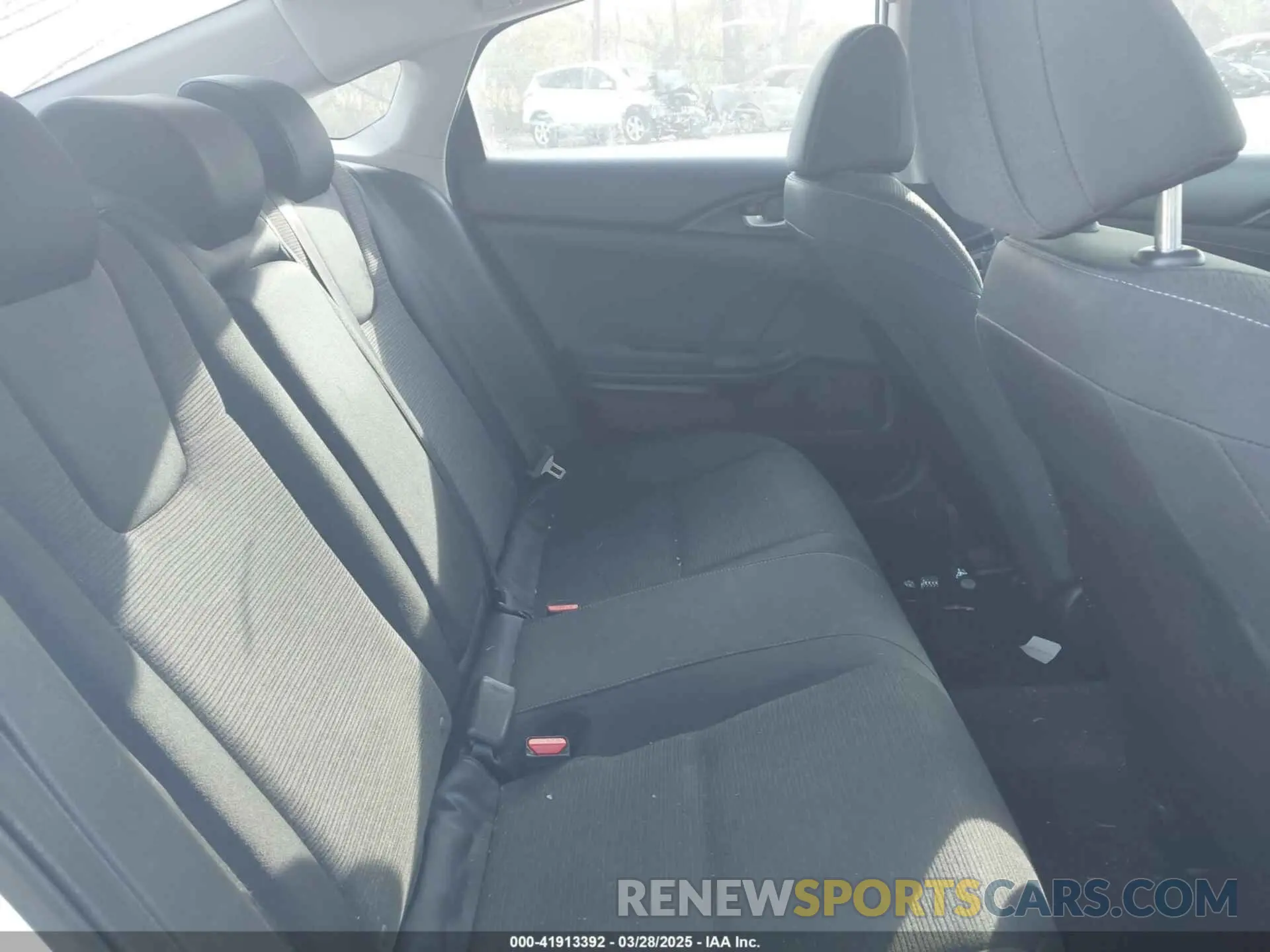 8 fotografías del automóvil dañado 19XZE4F56KE002946 HONDA INSIGHT 2019