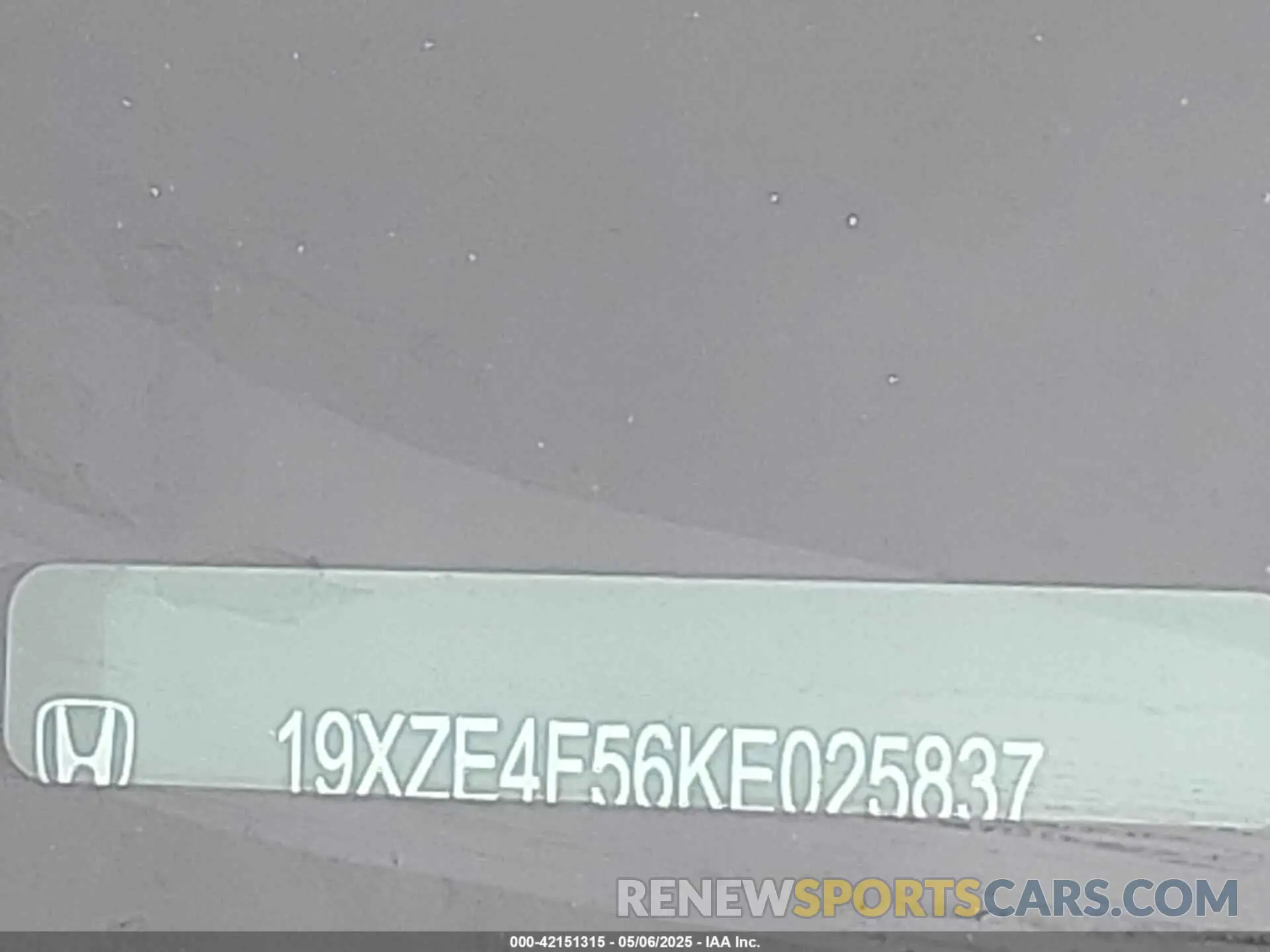 18 fotografías del automóvil dañado 19XZE4F56KE025837 HONDA INSIGHT 2019