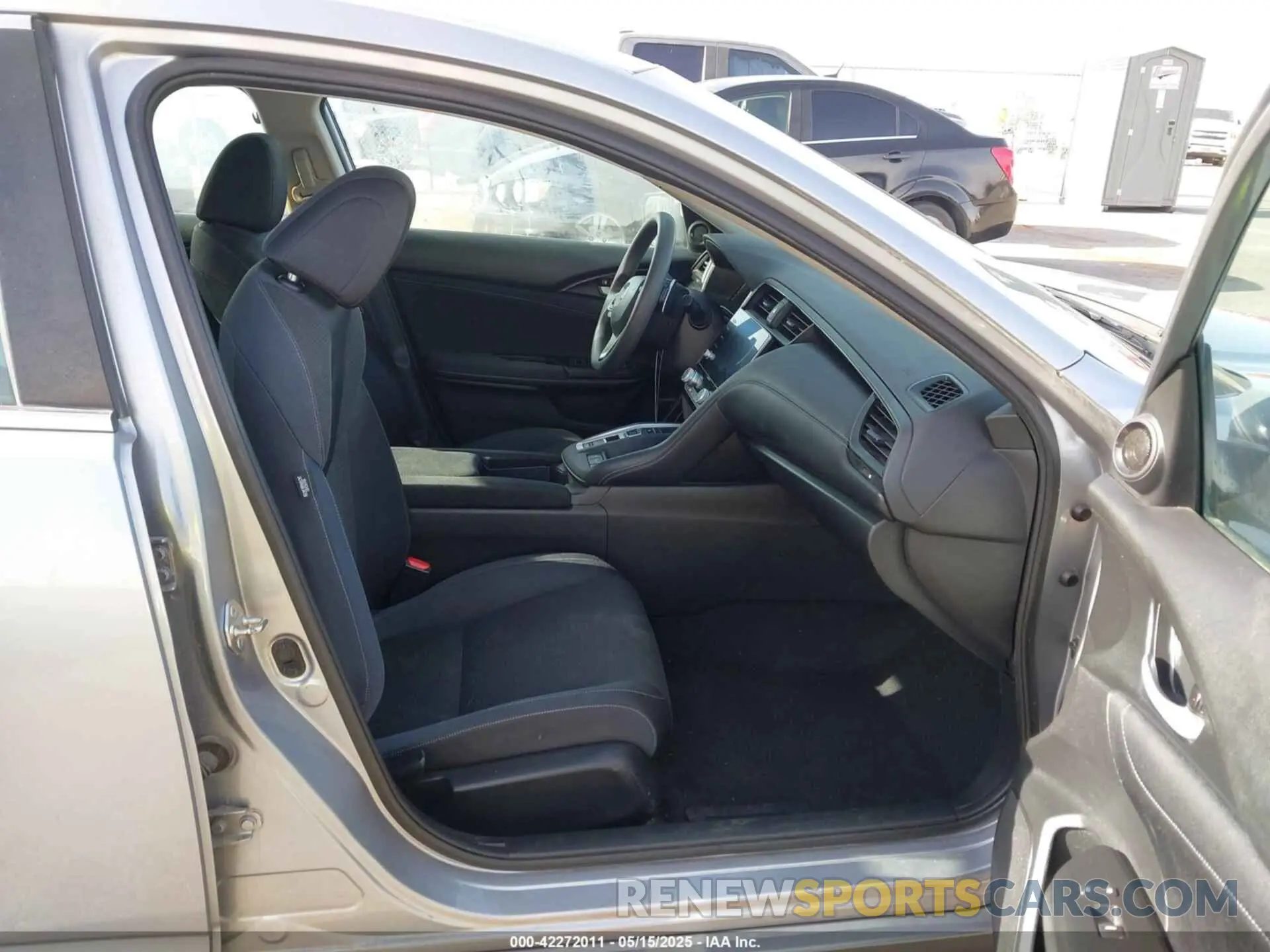 5 fotografías del automóvil dañado 19XZE4F57KE018251 HONDA INSIGHT 2019