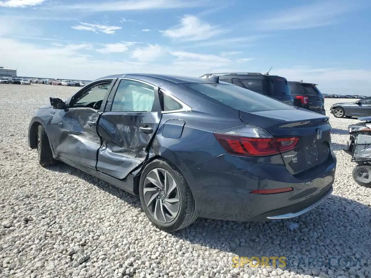 2 fotografías del automóvil dañado 19XZE4F93KE022378 HONDA INSIGHT 2019