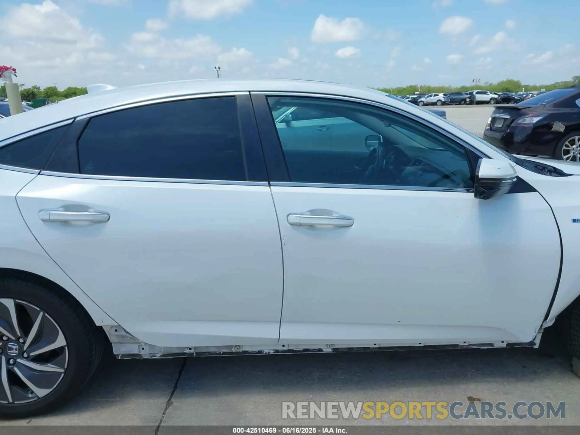 14 fotografías del automóvil dañado 19XZE4F95KE013732 HONDA INSIGHT 2019
