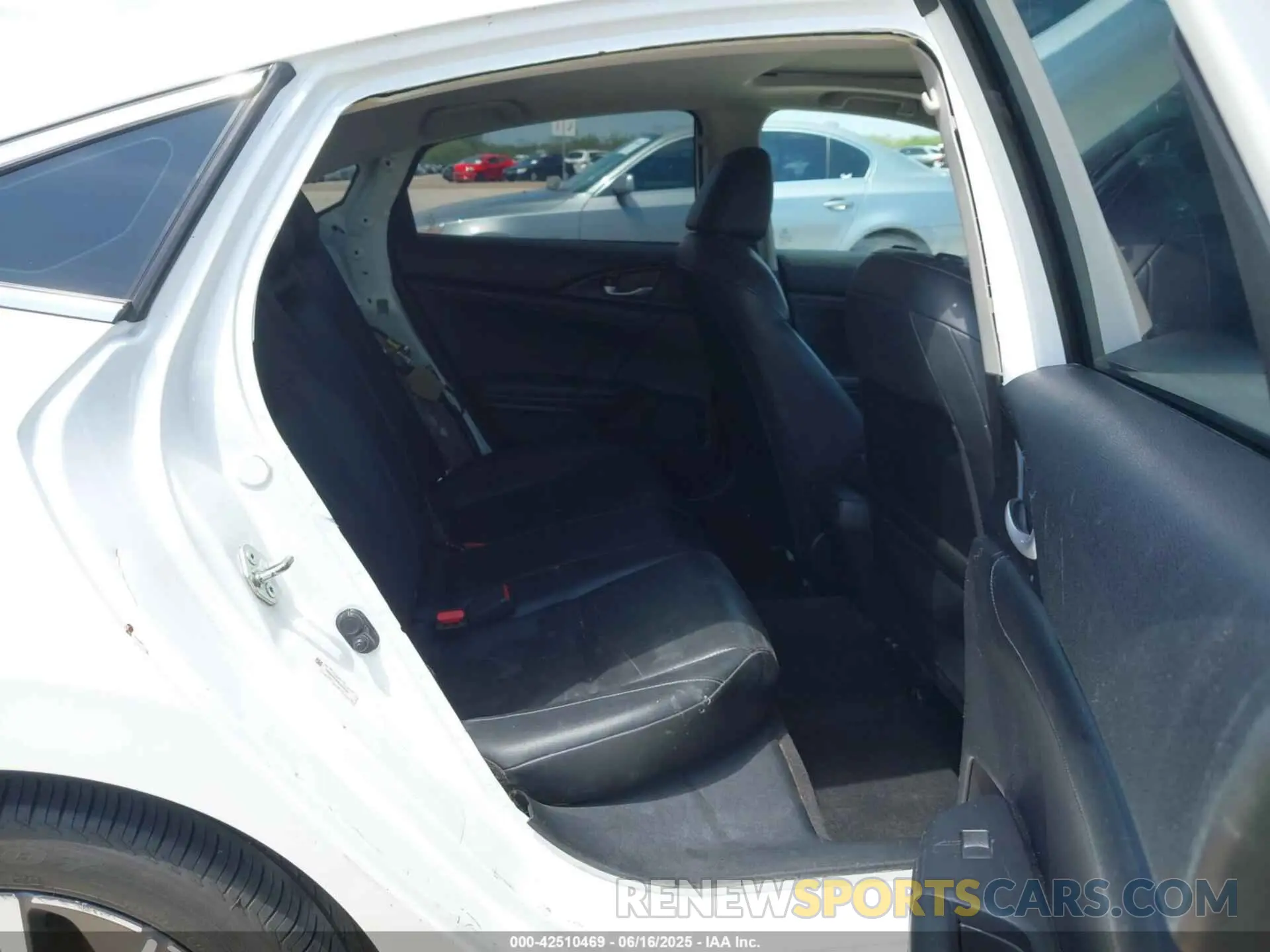 8 fotografías del automóvil dañado 19XZE4F95KE013732 HONDA INSIGHT 2019
