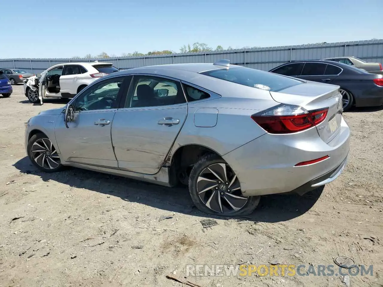 2 fotografías del automóvil dañado 19XZE4F95KE022706 HONDA INSIGHT 2019
