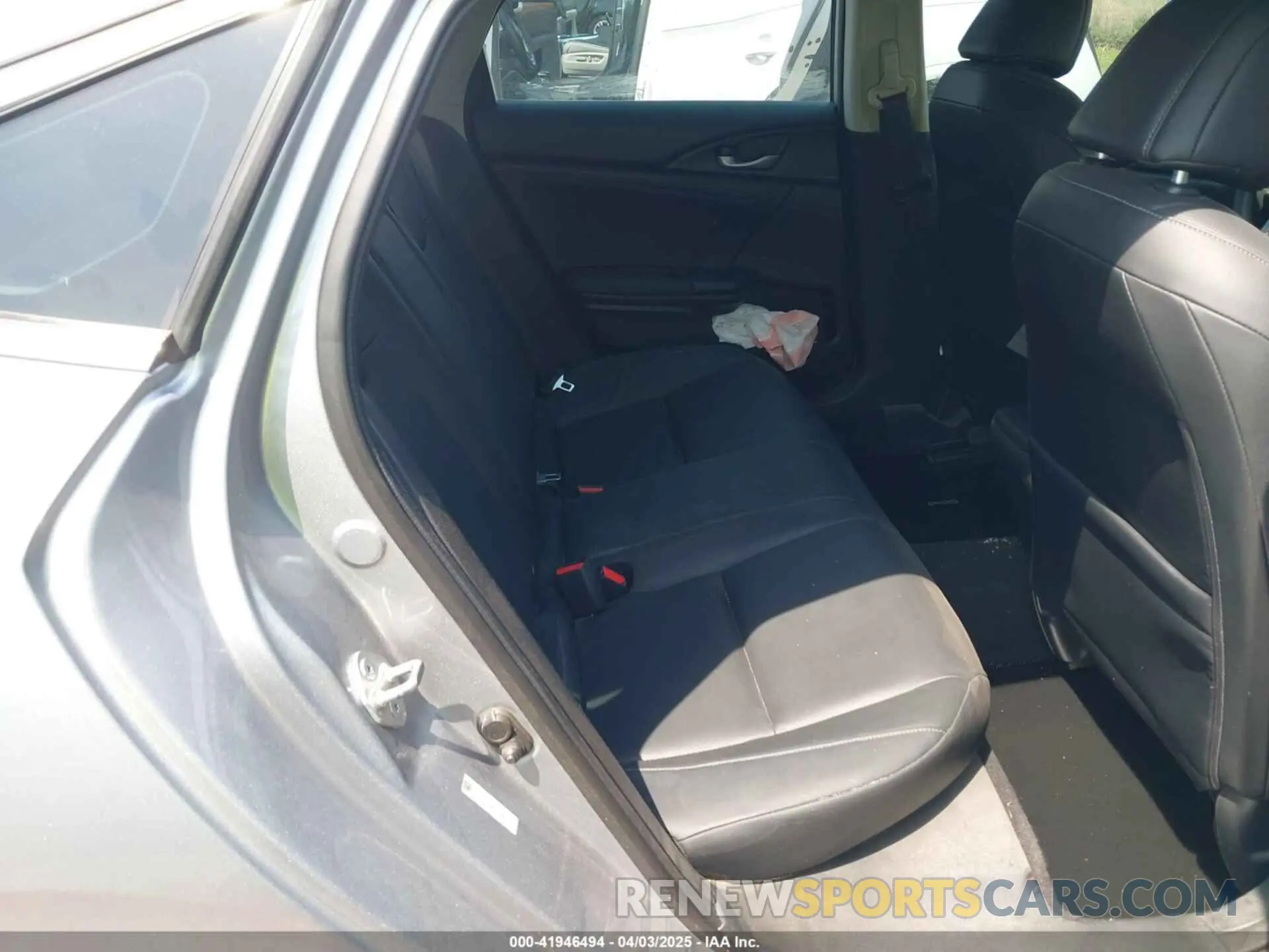 8 fotografías del automóvil dañado 19XZE4F96KE007485 HONDA INSIGHT 2019