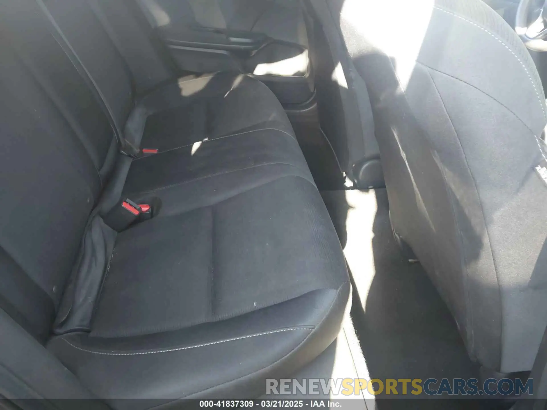 8 fotografías del automóvil dañado 19XZE4F59LE014980 HONDA INSIGHT 2020