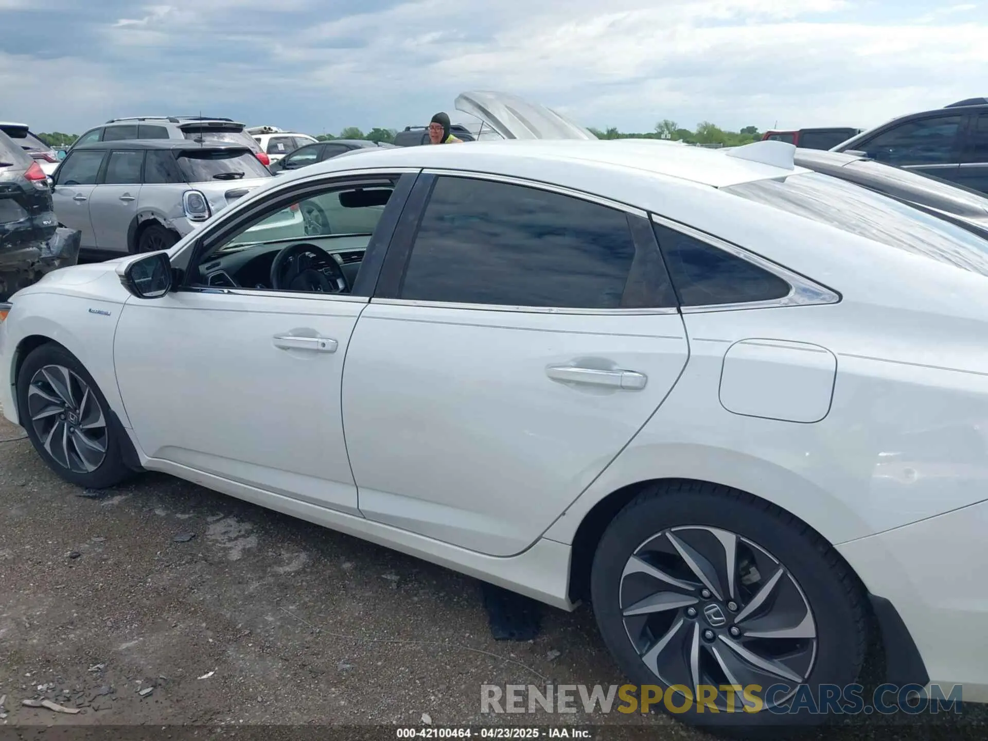 14 fotografías del automóvil dañado 19XZE4F93LE009017 HONDA INSIGHT 2020