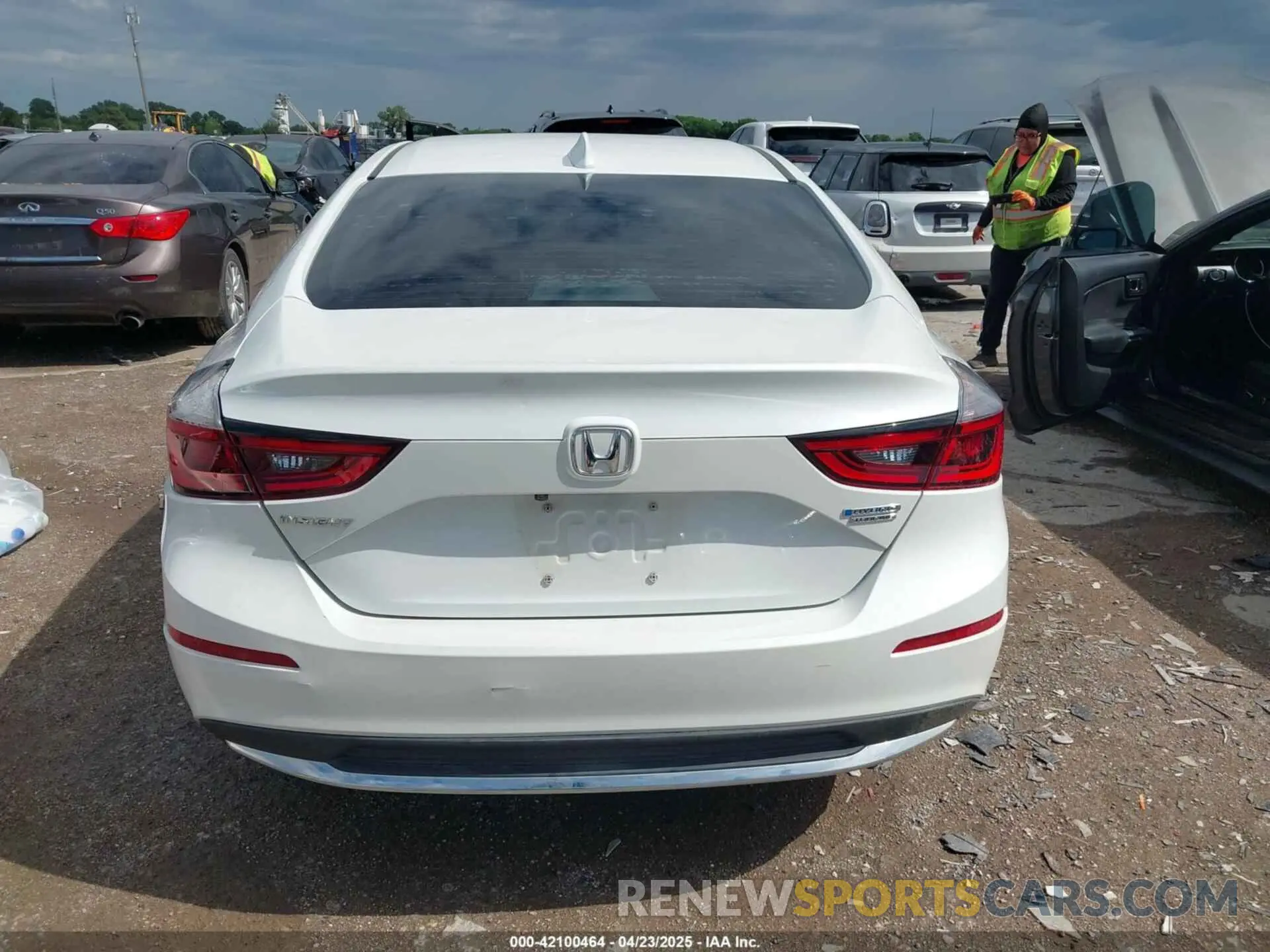 16 fotografías del automóvil dañado 19XZE4F93LE009017 HONDA INSIGHT 2020