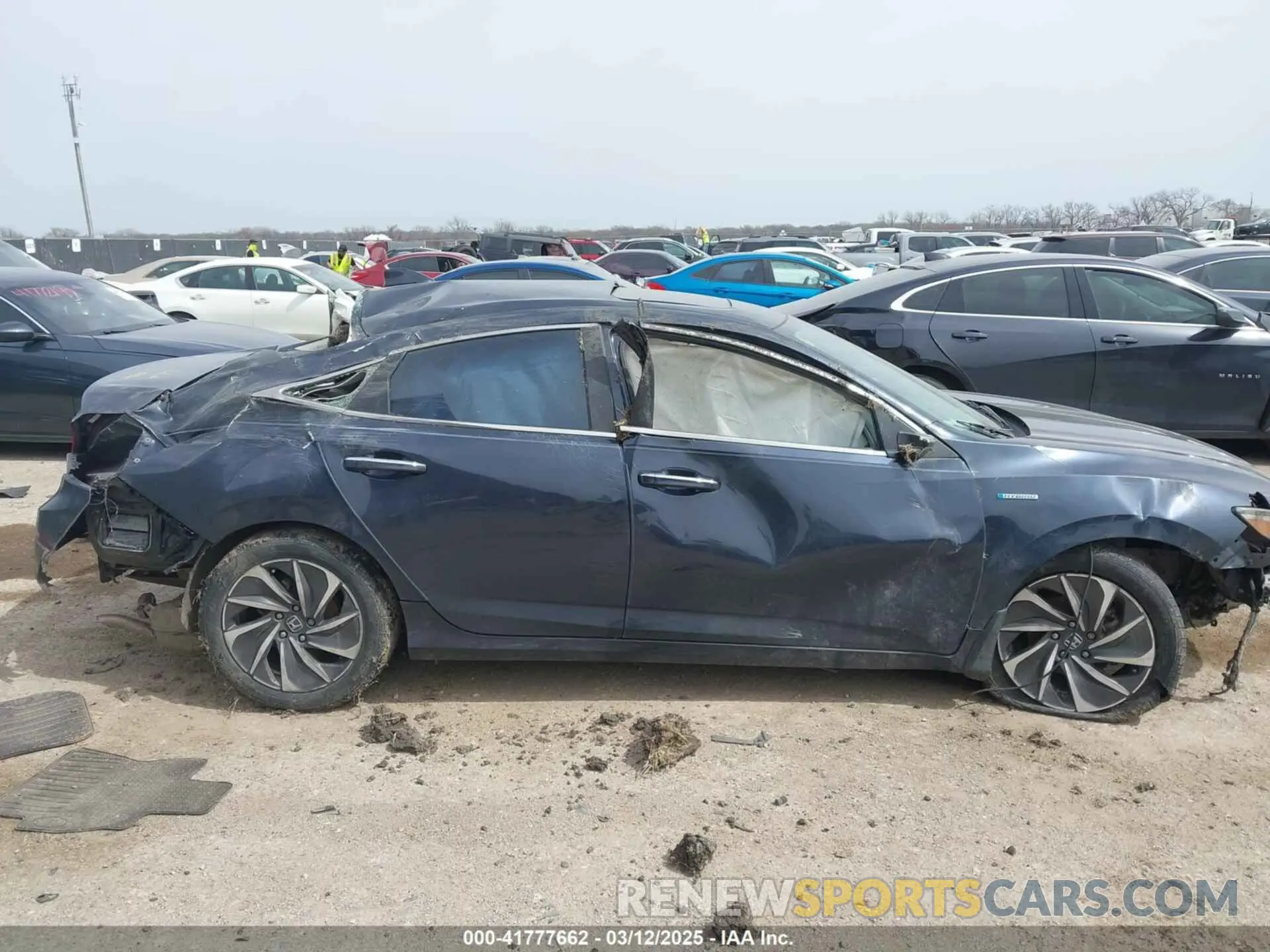 13 fotografías del automóvil dañado 19XZE4F94LE006918 HONDA INSIGHT 2020