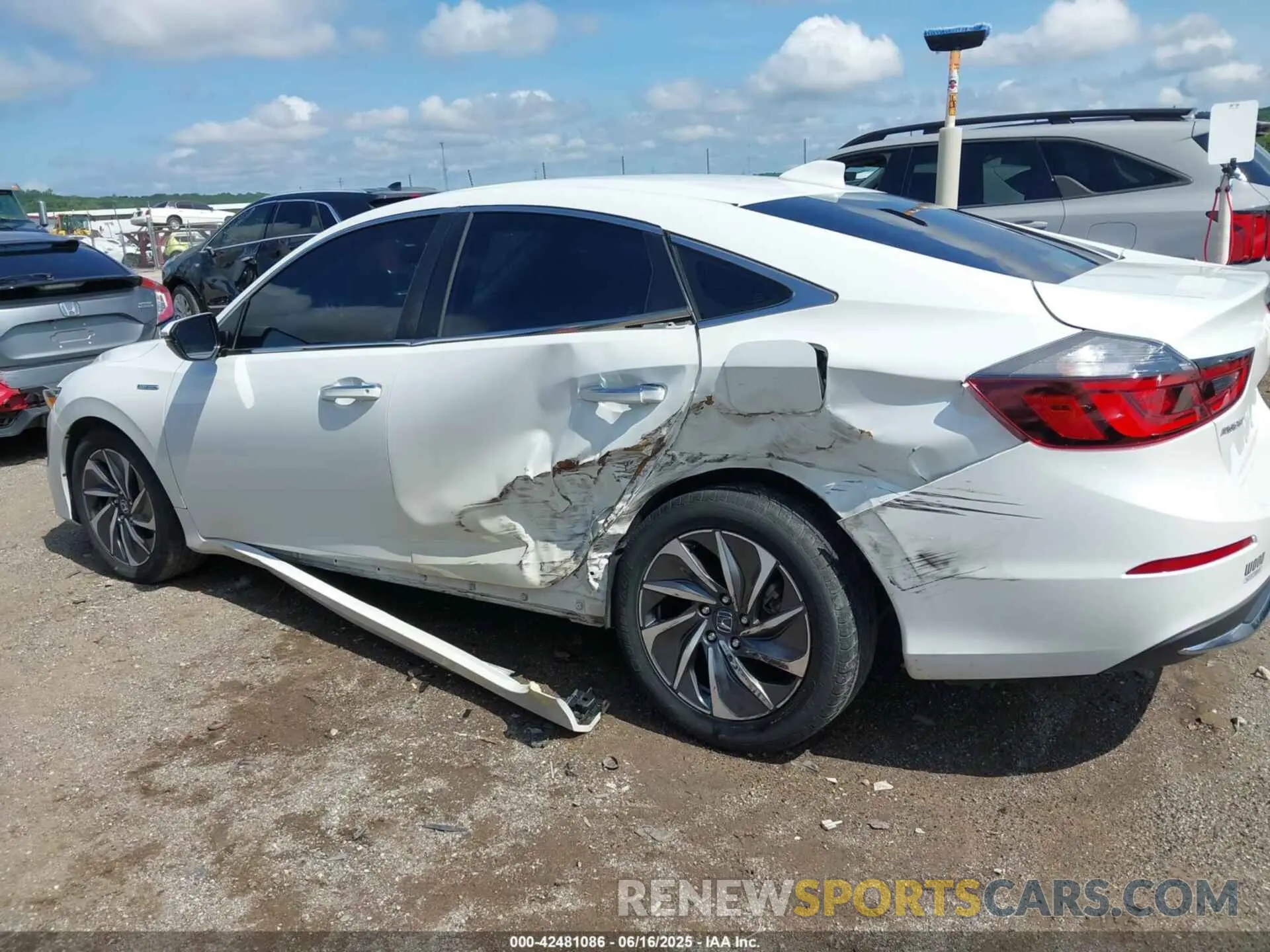 14 fotografías del automóvil dañado 19XZE4F99LE004484 HONDA INSIGHT 2020